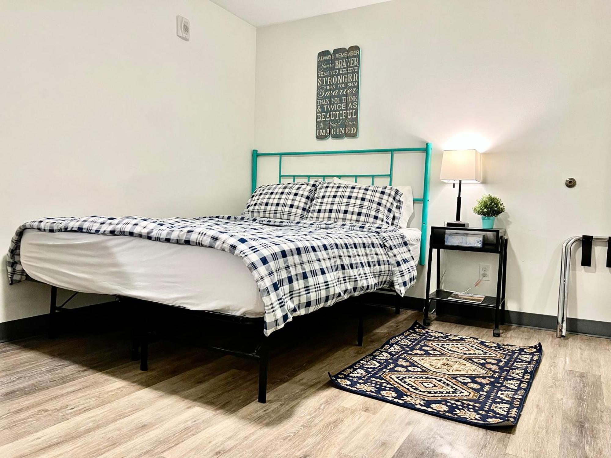 Private With Shared Bathroom With Another Unit, 10 Minutes Walk To Of Washington *