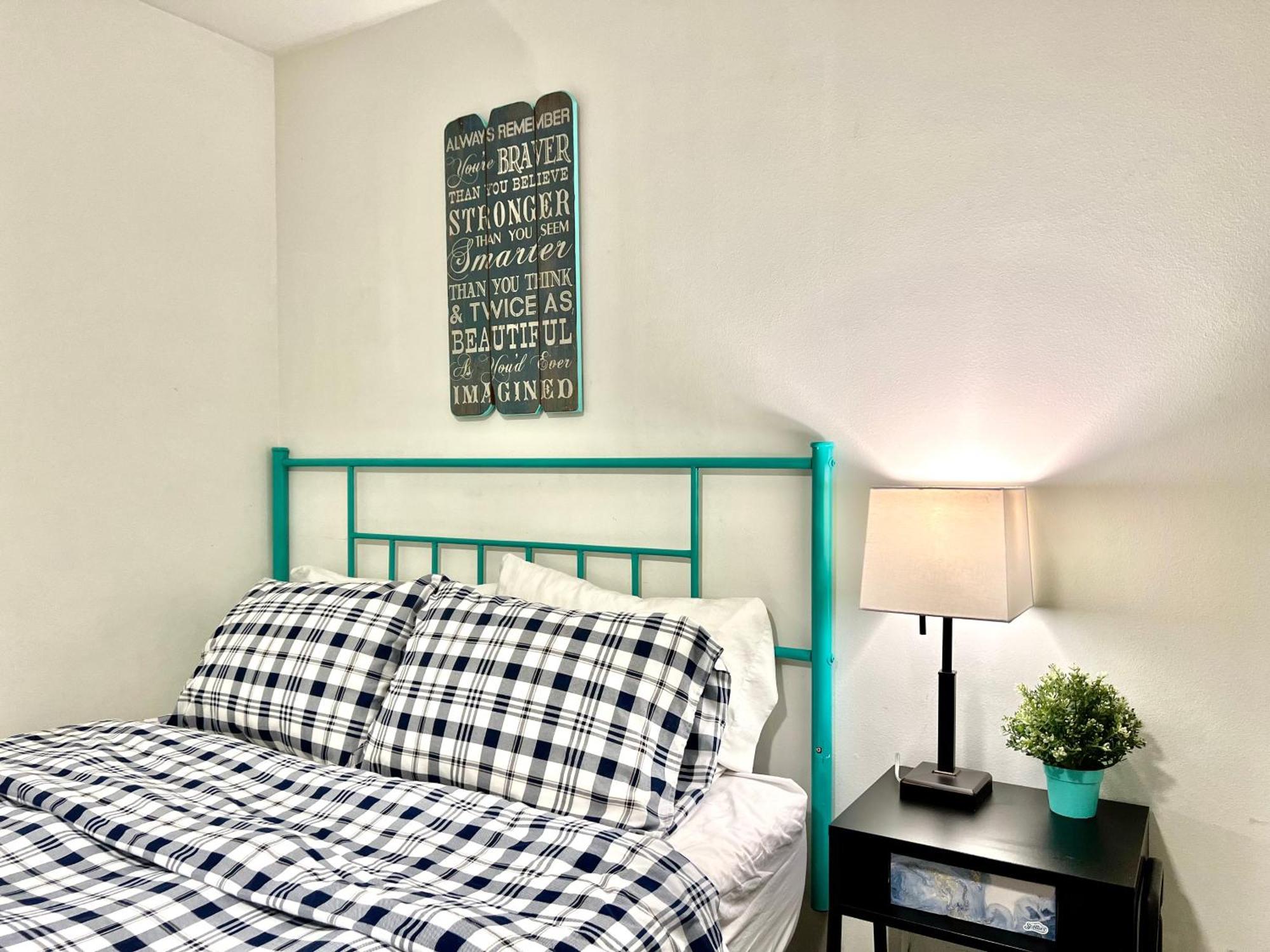Private With Shared Bathroom With Another Unit, 10 Minutes Walk To Of Washington Apartment