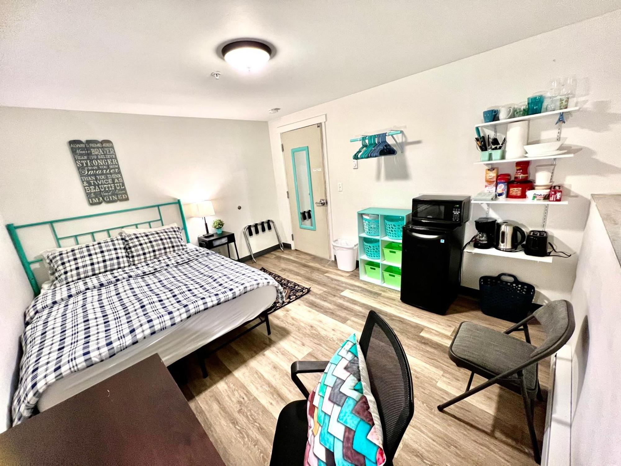 Apartment Private With Shared Bathroom With Another Unit, 10 Minutes Walk To Of Washington Seattle