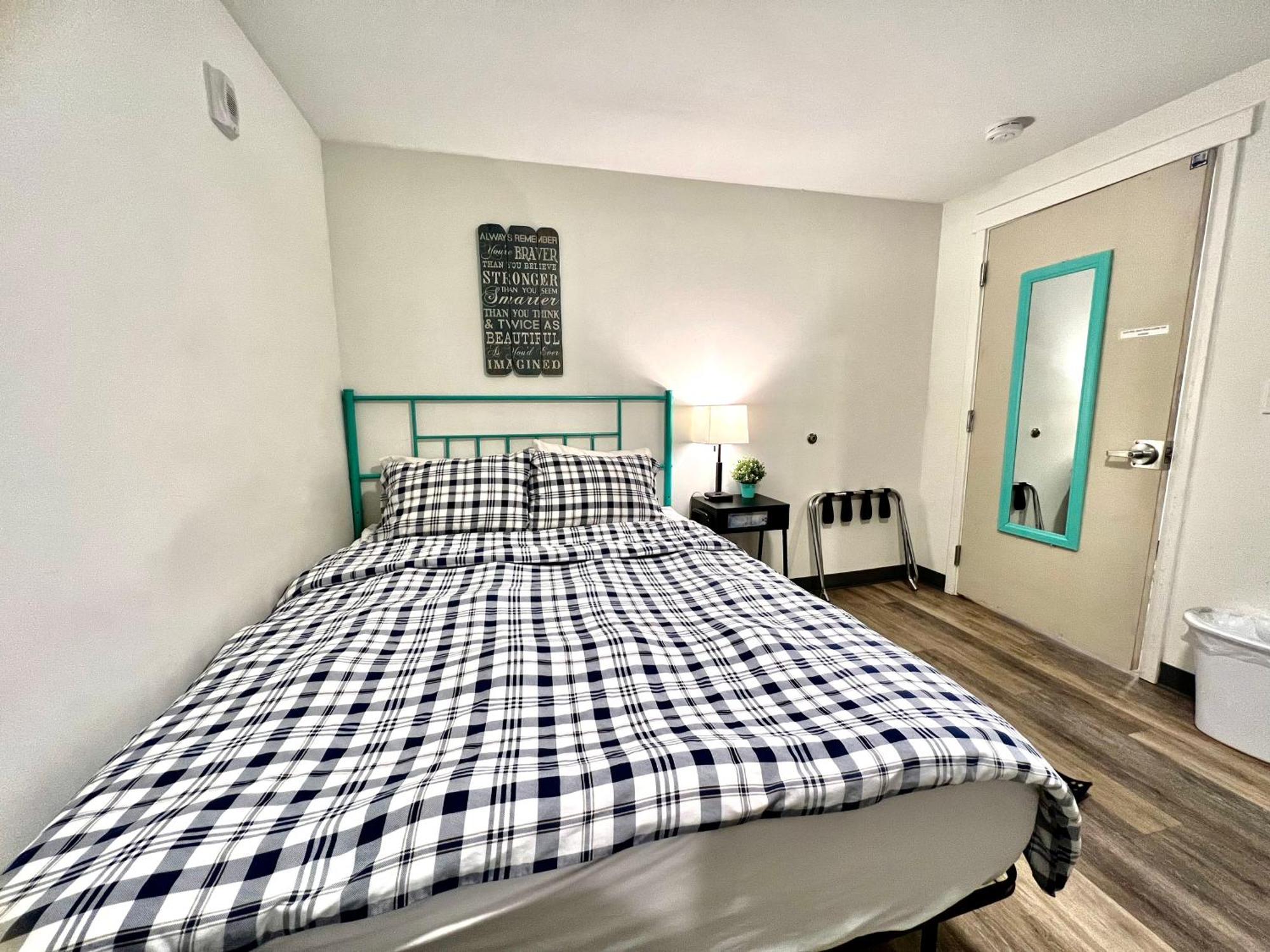 Private With Shared Bathroom With Another Unit, 10 Minutes Walk To Of Washington Apartment *