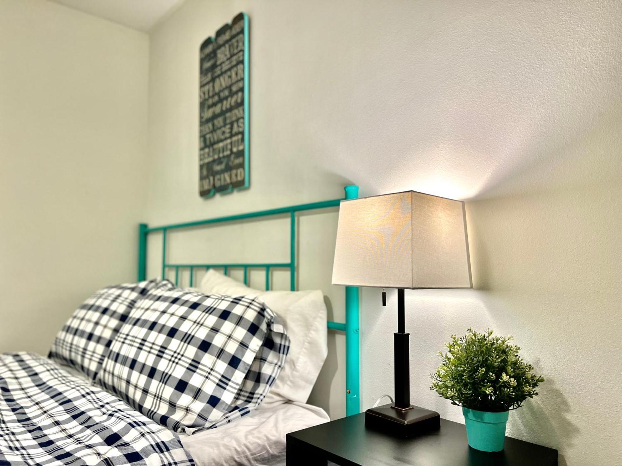 Private With Shared Bathroom With Another Unit, 10 Minutes Walk To Of Washington Apartment Seattle