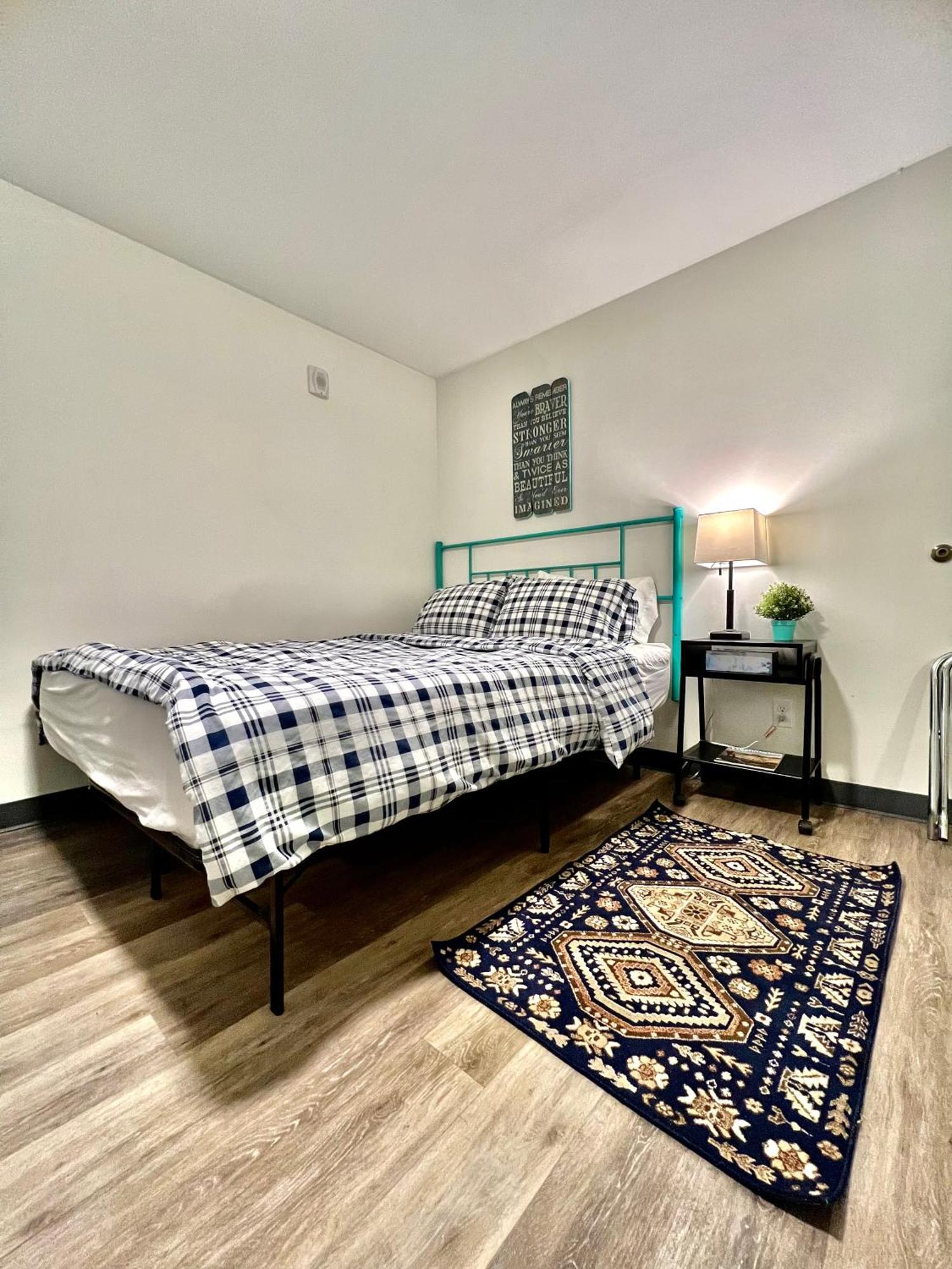 Private With Shared Bathroom With Another Unit, 10 Minutes Walk To Of Washington * Seattle