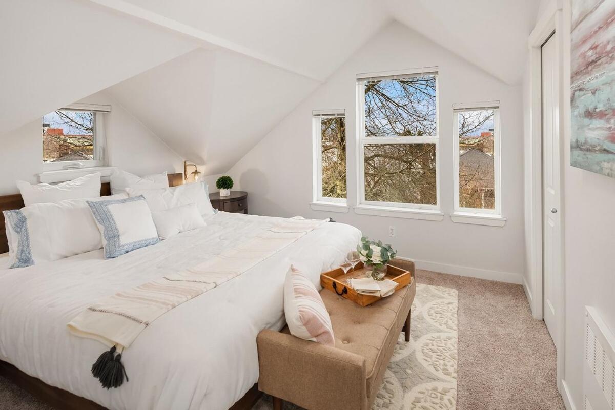 Cheerful Capitol Hill Ac And 98 Walk Score Holiday home *
