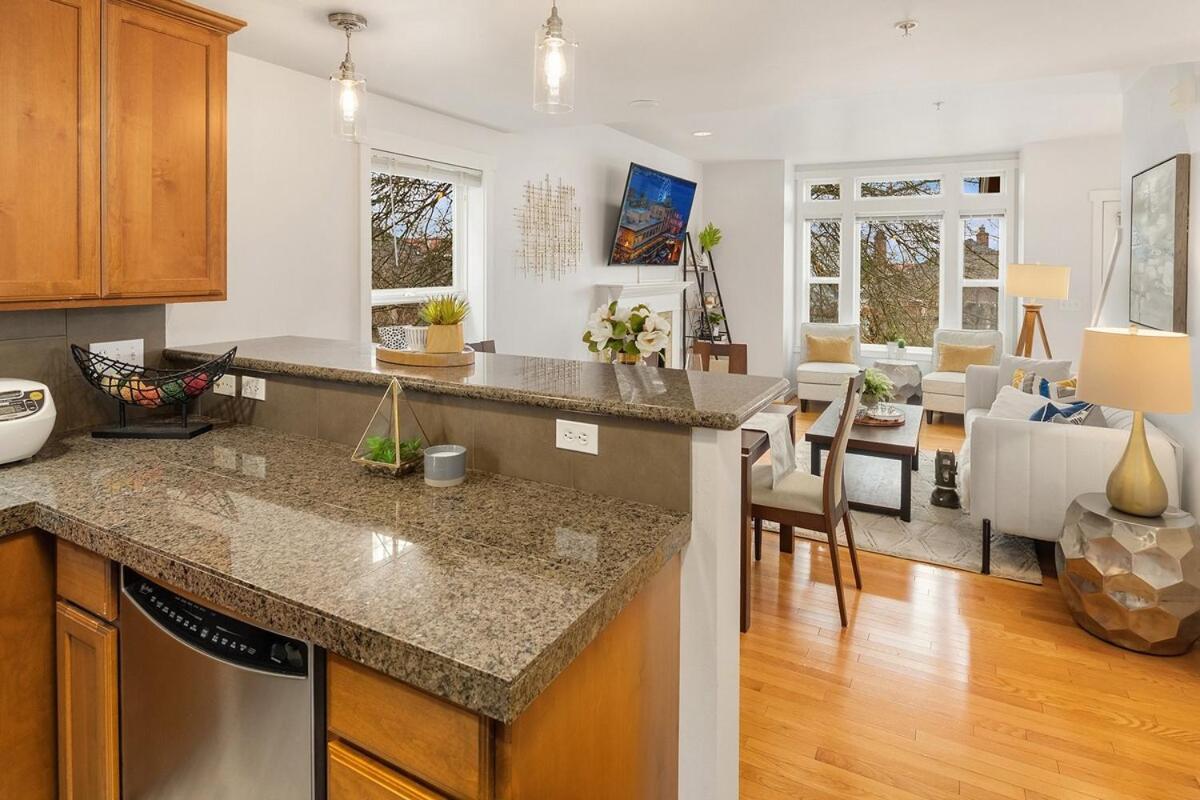 Holiday home Cheerful Capitol Hill Ac And 98 Walk Score