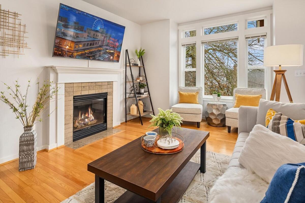 Cheerful Capitol Hill Ac And 98 Walk Score Holiday home Seattle