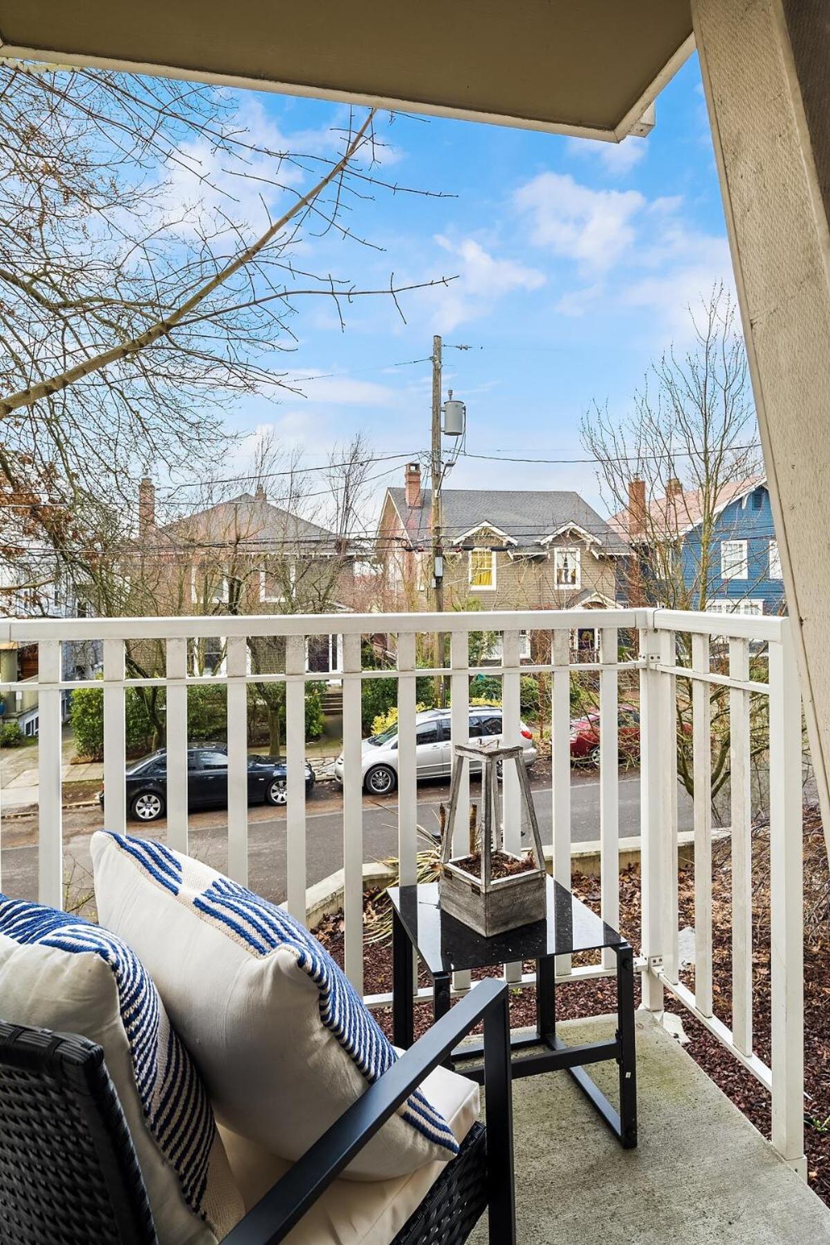 Cheerful Capitol Hill Ac And 98 Walk Score Holiday home *