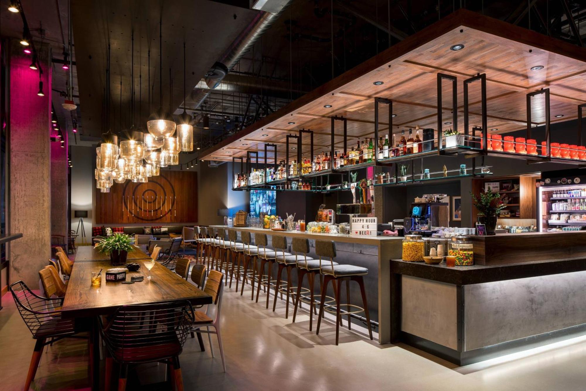 Hotel Moxy Downtown