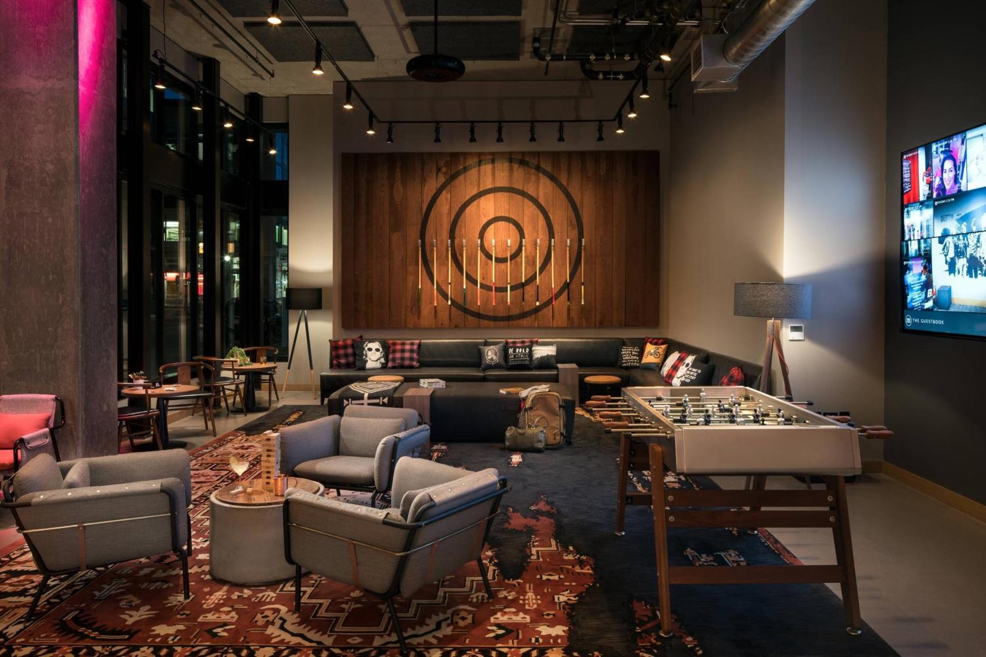 Moxy Downtown Hotel 4*
