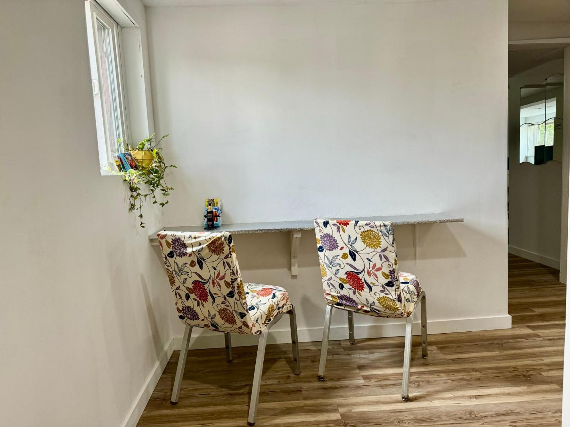 Tiny Private On The 1st Floor With Shared Bathroom 9 Minutes To Seatac Airport
