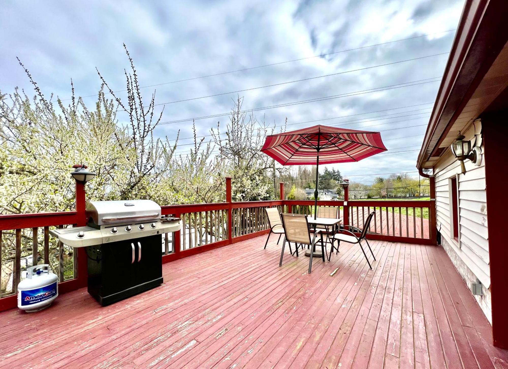 Tiny Private On The 1st Floor With Shared Bathroom 9 Minutes To Seatac Airport Seattle