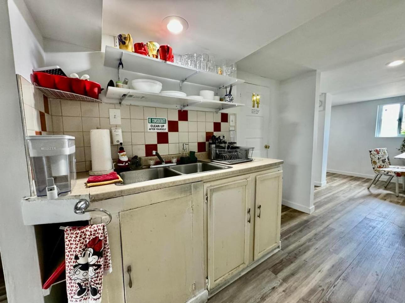 Tiny Private On The 1st Floor With Shared Bathroom 9 Minutes To Seatac Airport Seattle