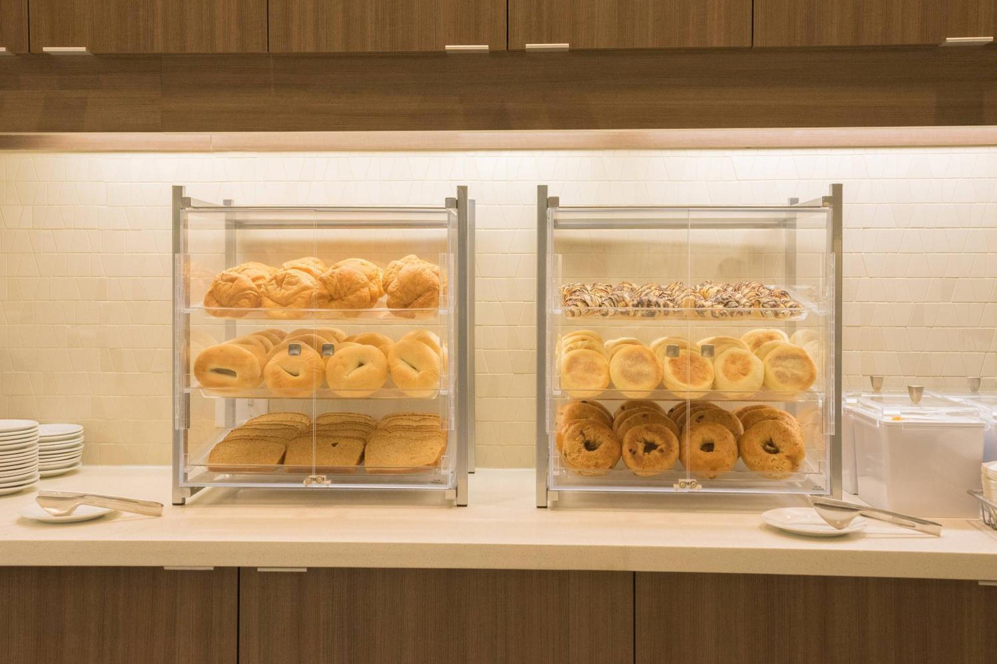 By Marriott District Hotel 3*