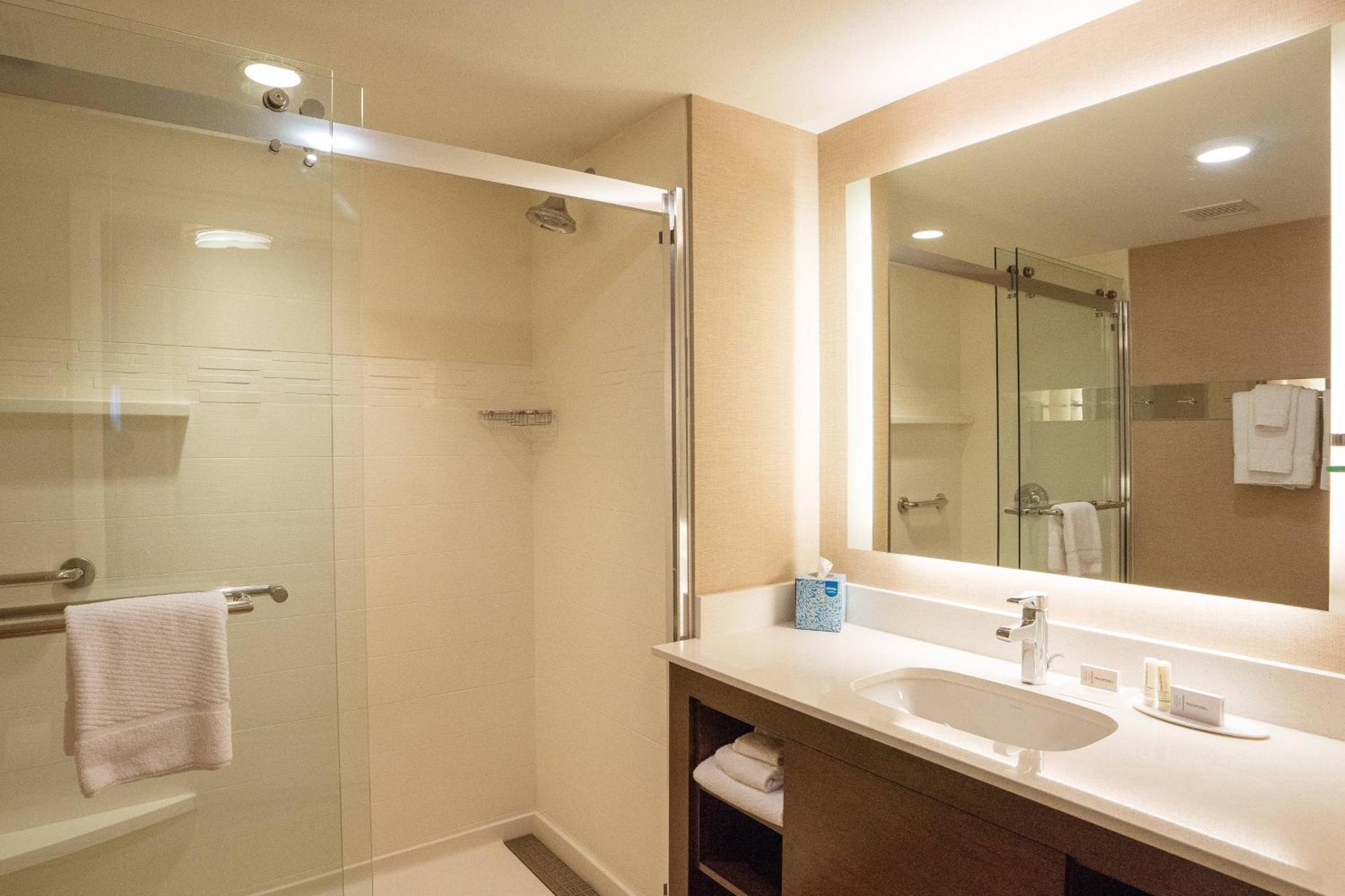 By Marriott District Hotel 3*