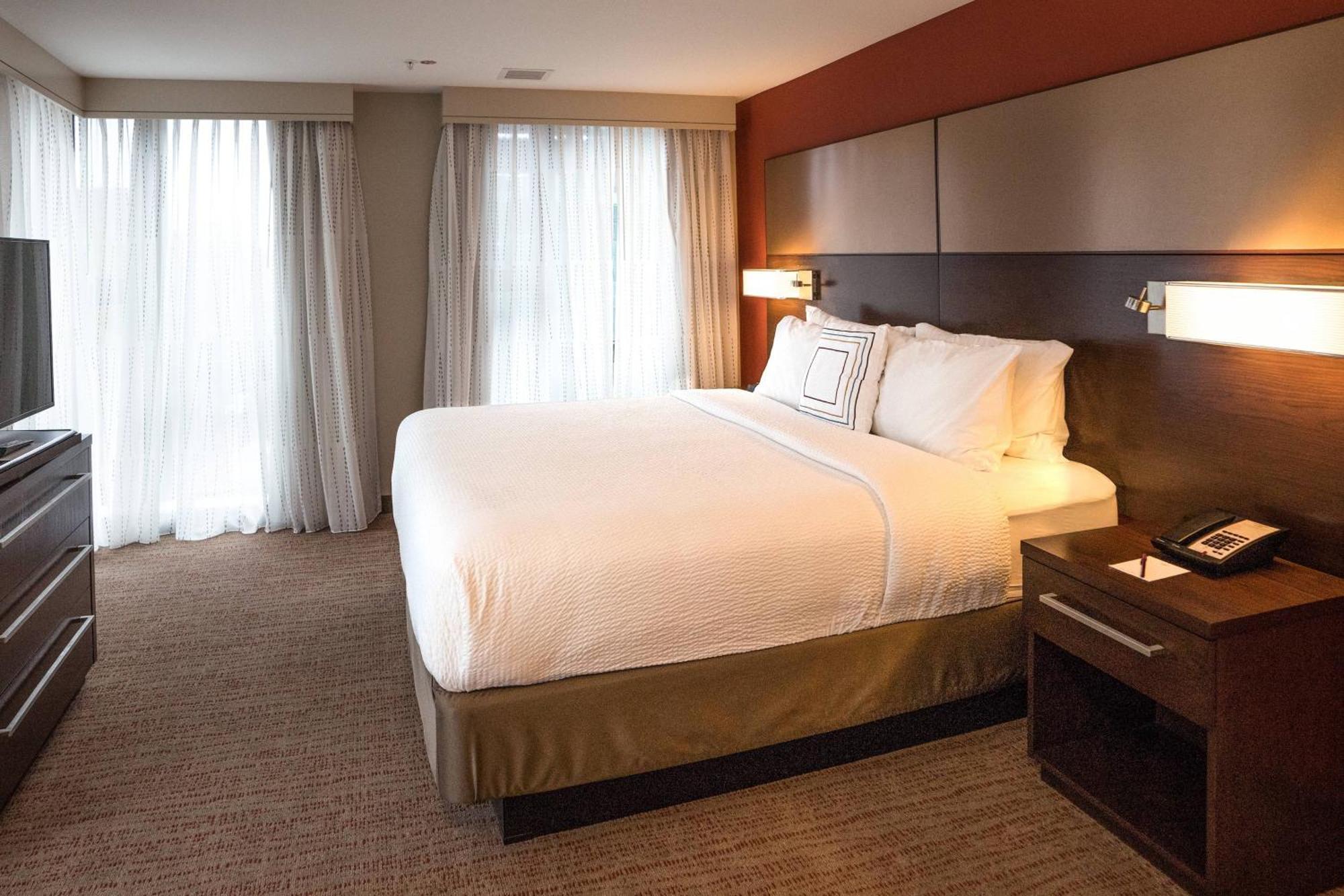By Marriott District Hotel Seattle