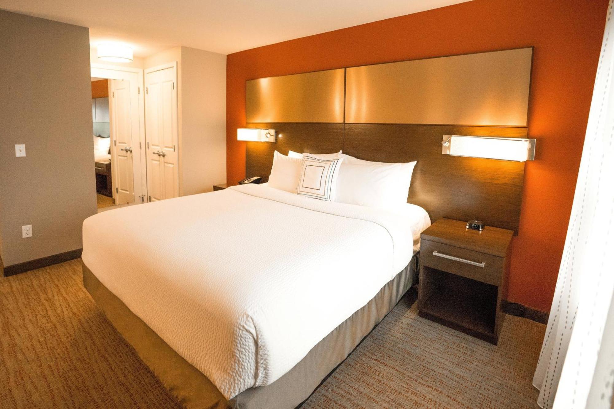 By Marriott District Hotel Seattle