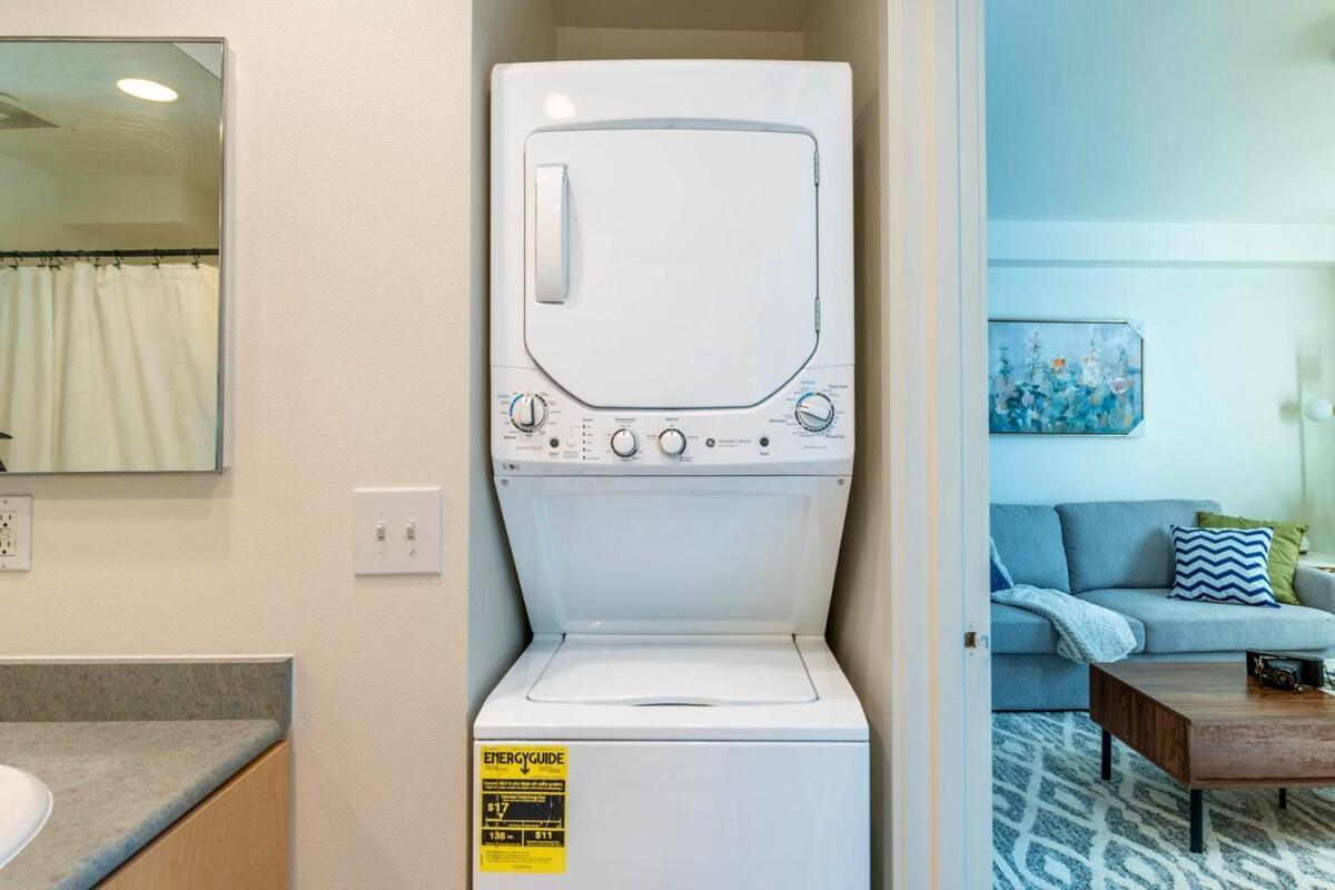 Rooftop W Space Needle View - Free Garage Parking Apartment *