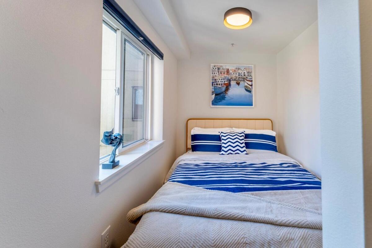 Apartment Rooftop W Space Needle View - Free Garage Parking *
