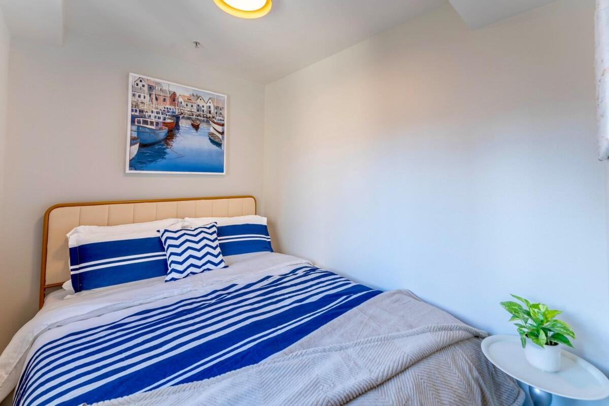 Rooftop W Space Needle View - Free Garage Parking * Seattle