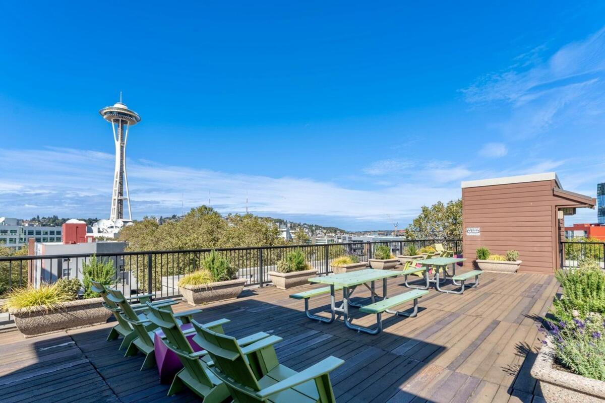 Rooftop W Space Needle View - Free Garage Parking Apartment