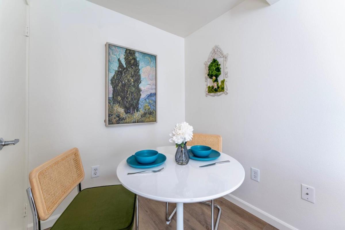 Apartment Rooftop W Space Needle View - Free Garage Parking *