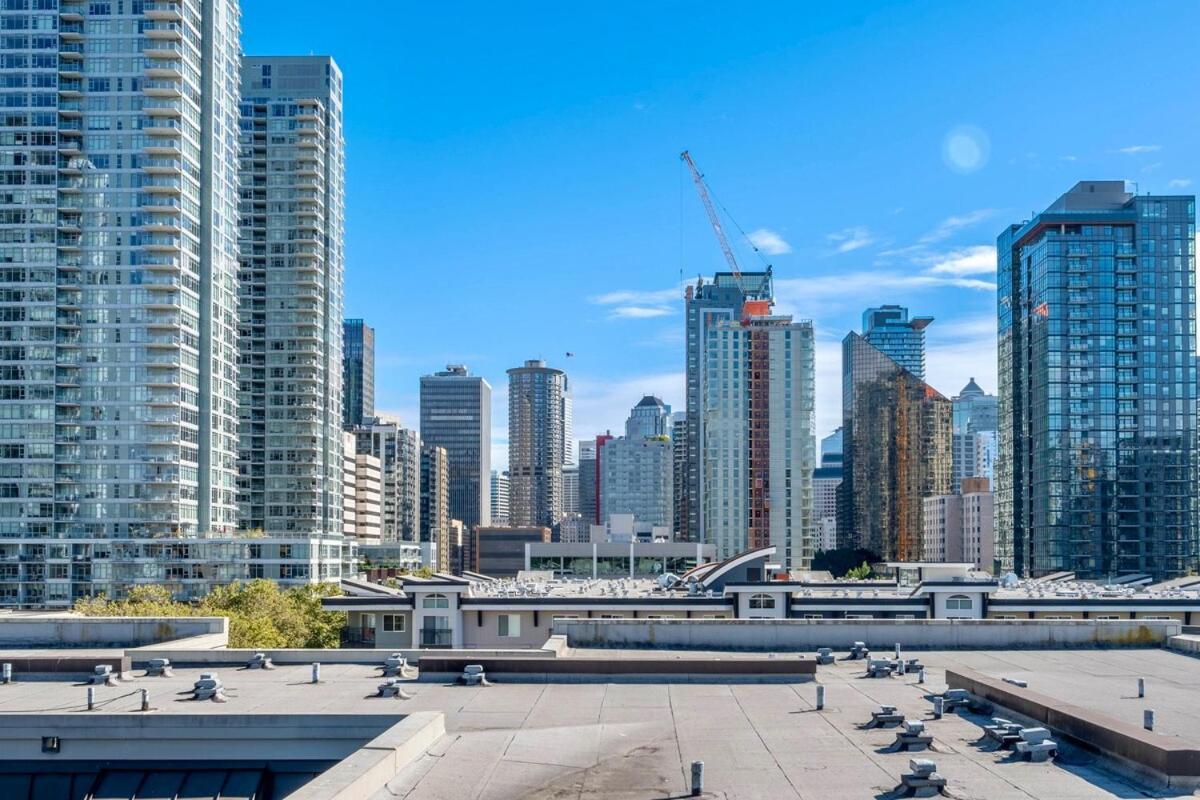 Rooftop W Space Needle View - Free Garage Parking Apartment Seattle