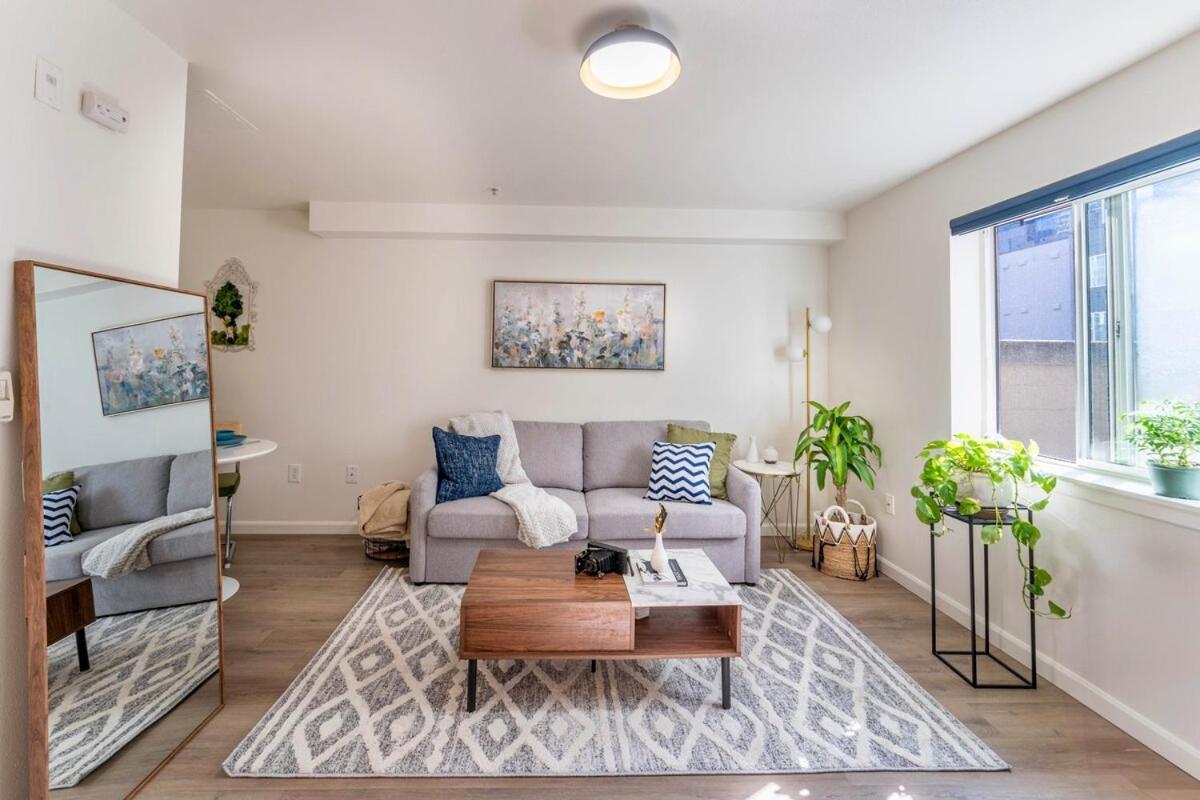 Apartment Rooftop W Space Needle View - Free Garage Parking Seattle