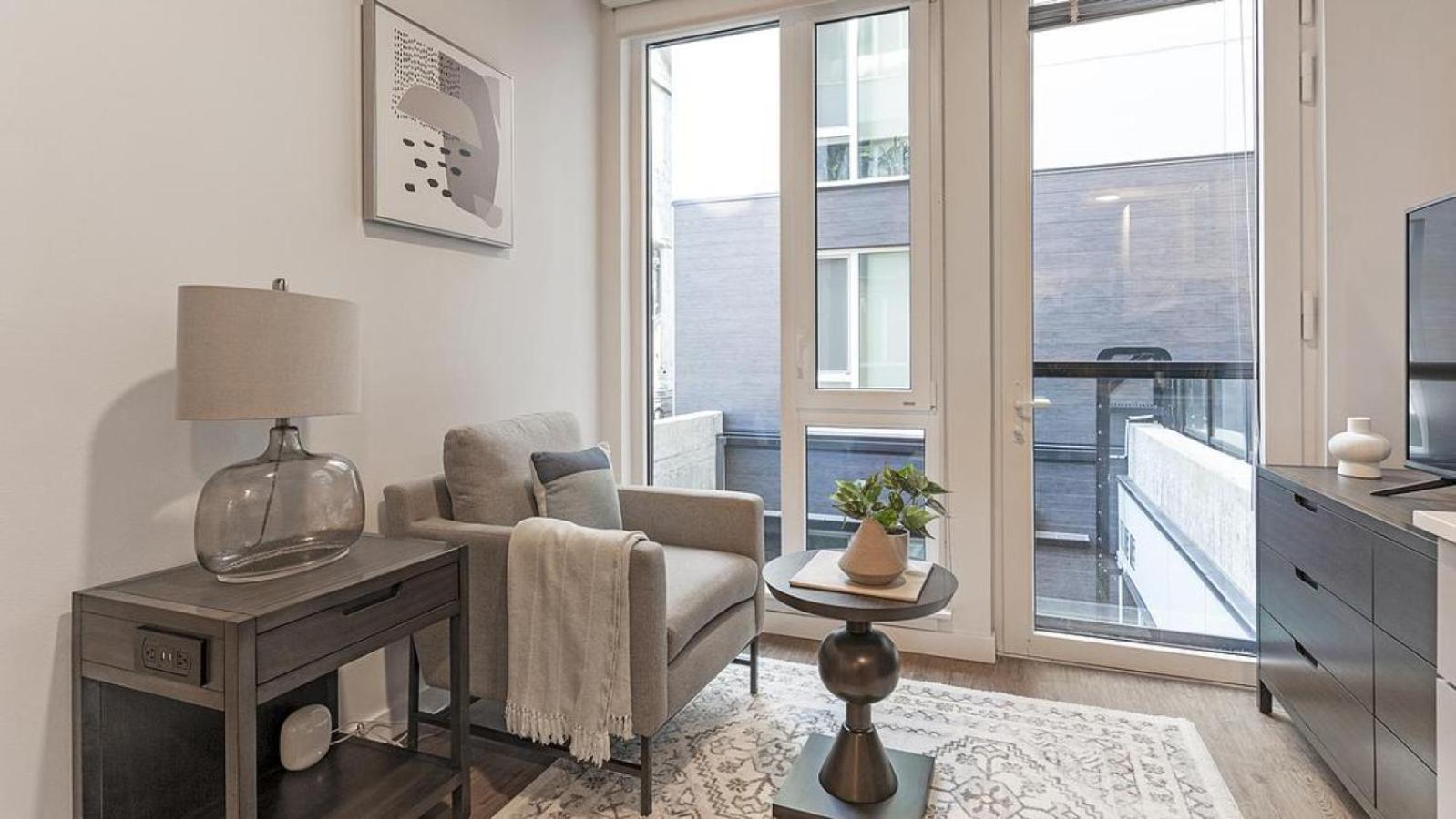 Landing At Madrone - 1 Bedroom In Central District Apartment
