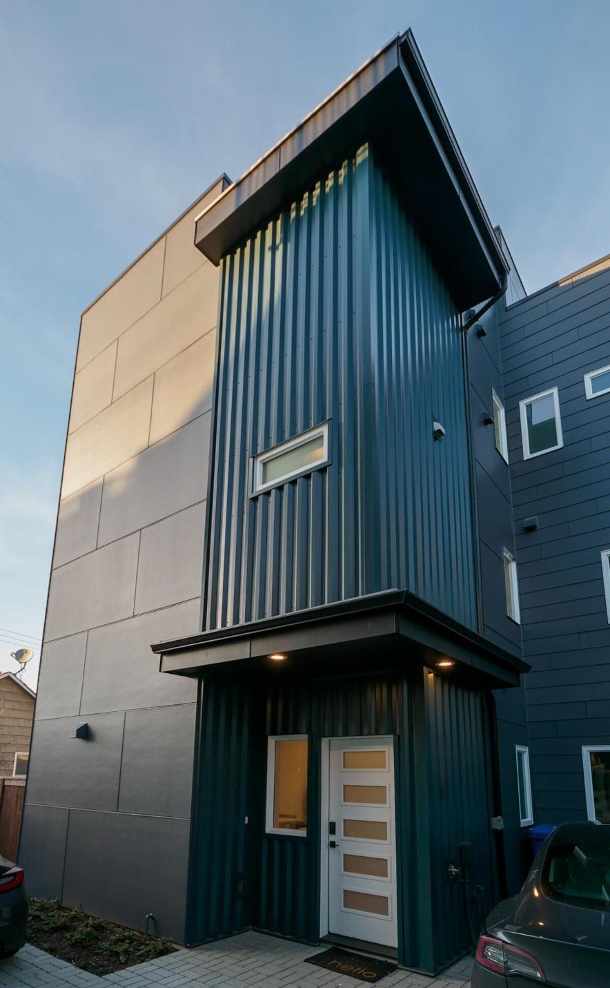 Holiday home Steps To Alki With Water Views Rooftop Deck *