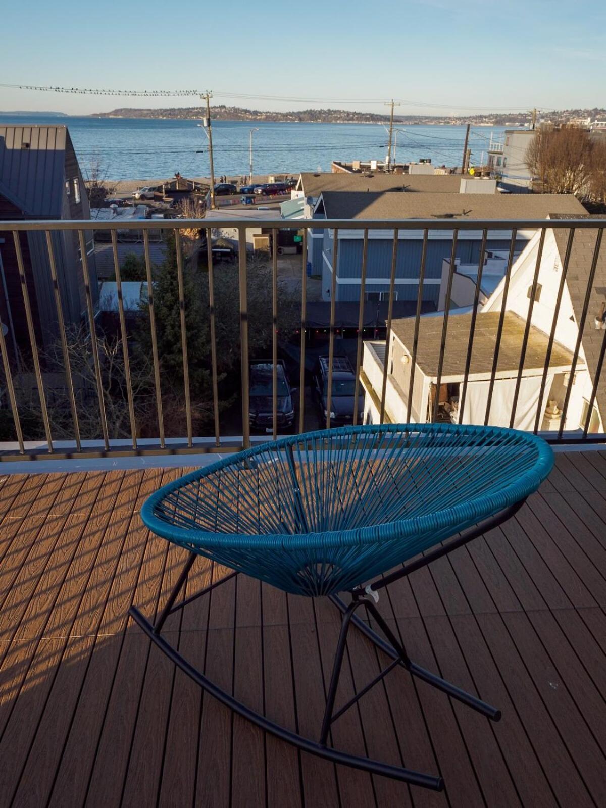Holiday home Steps To Alki With Water Views Rooftop Deck Seattle
