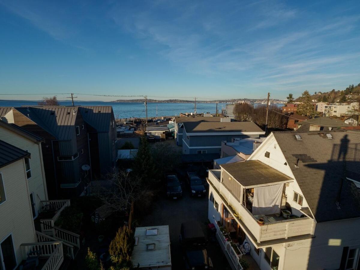Holiday home Steps To Alki With Water Views Rooftop Deck *