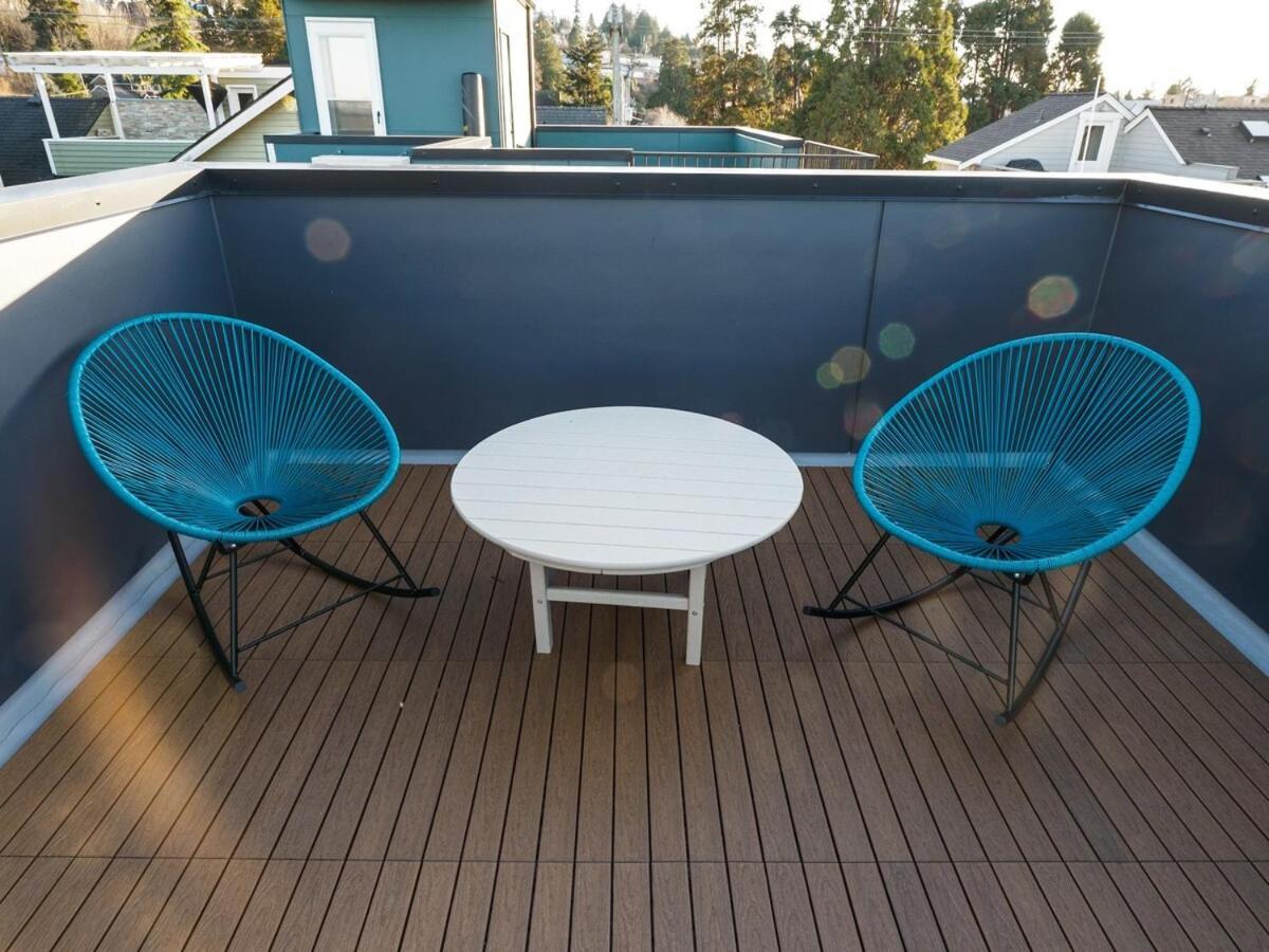 Holiday home Steps To Alki With Water Views Rooftop Deck Seattle