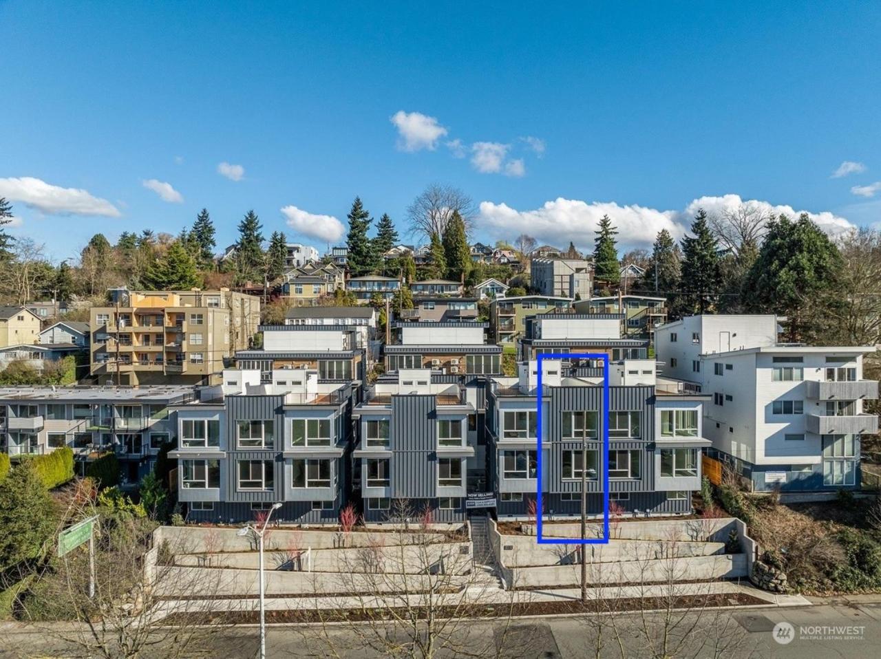Luxe & Bright Gem - Prime Location, Roof Deck, View Apartment