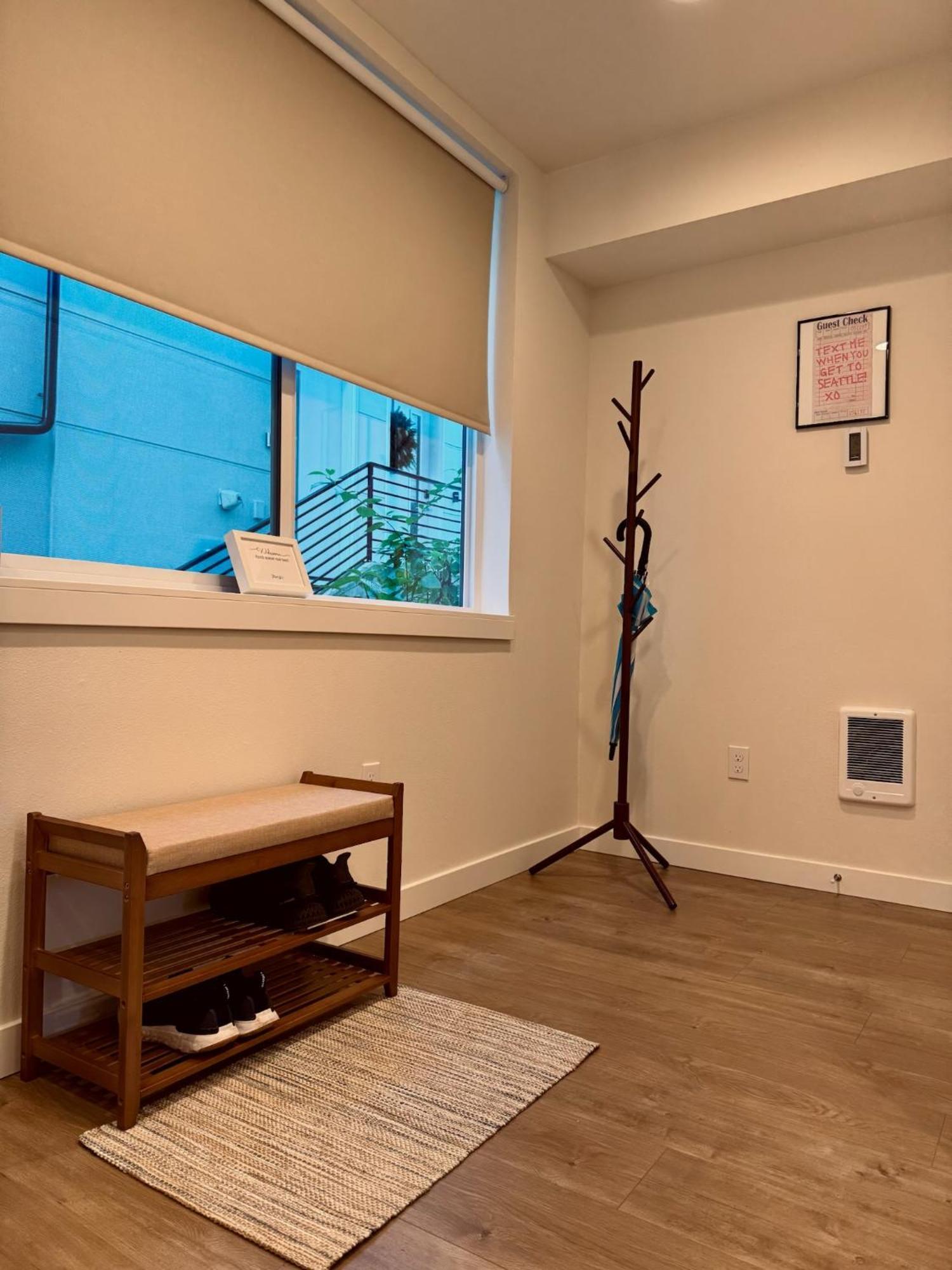 Apartment Luxe & Bright Gem - Prime Location, Roof Deck, View *