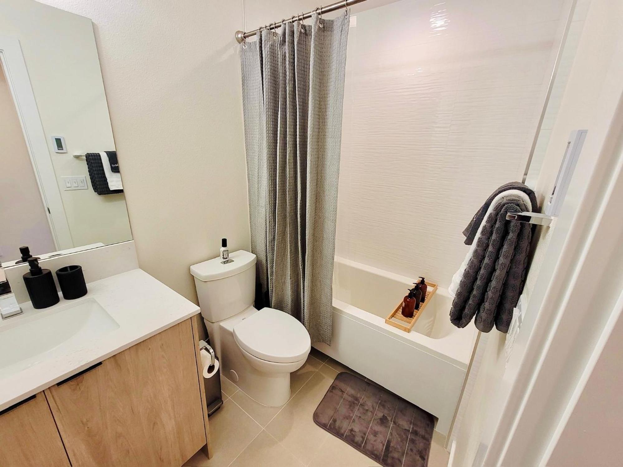 Luxe & Bright Gem - Prime Location, Roof Deck, View Apartment Seattle