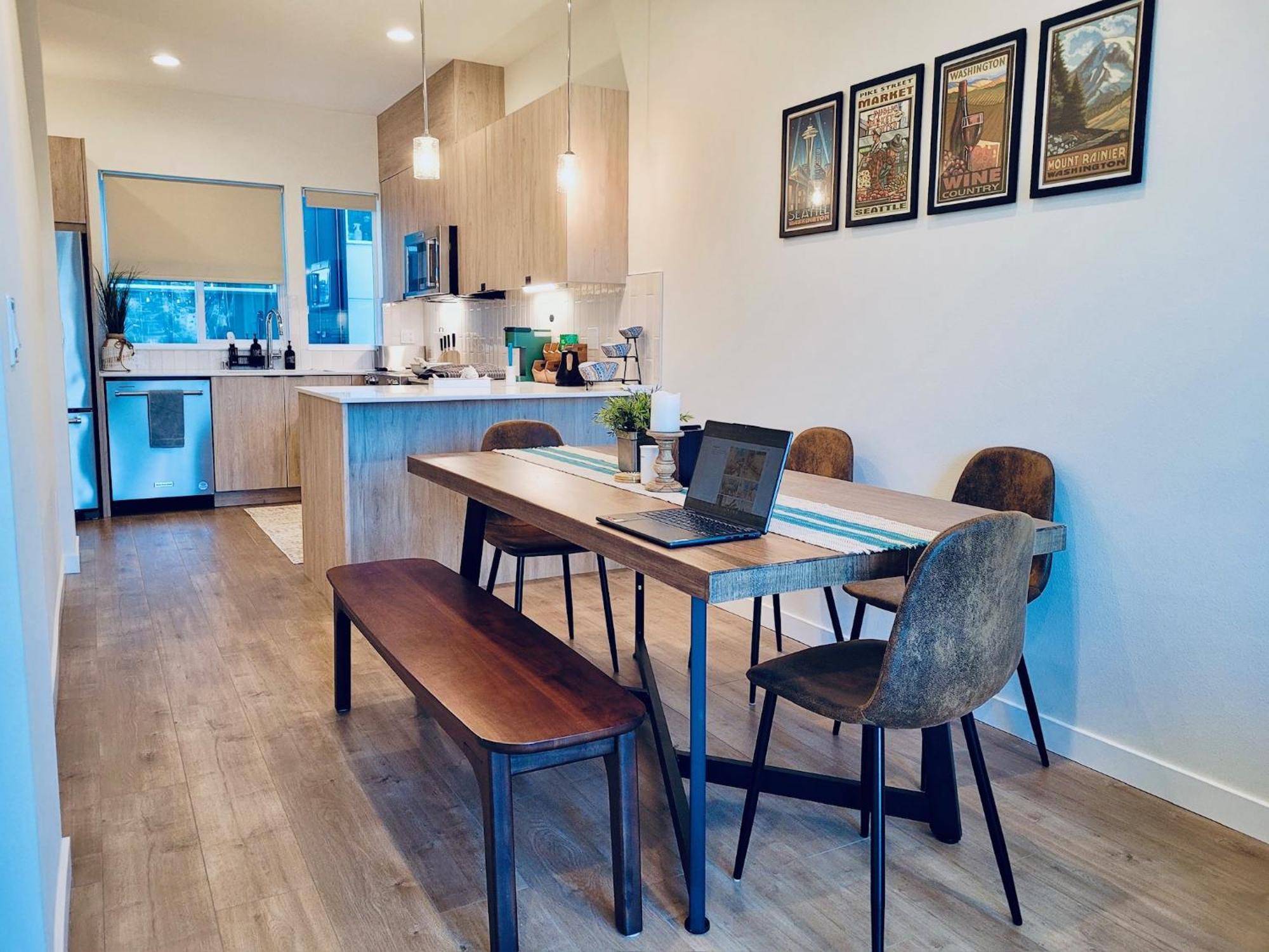 Apartment Luxe & Bright Gem - Prime Location, Roof Deck, View *