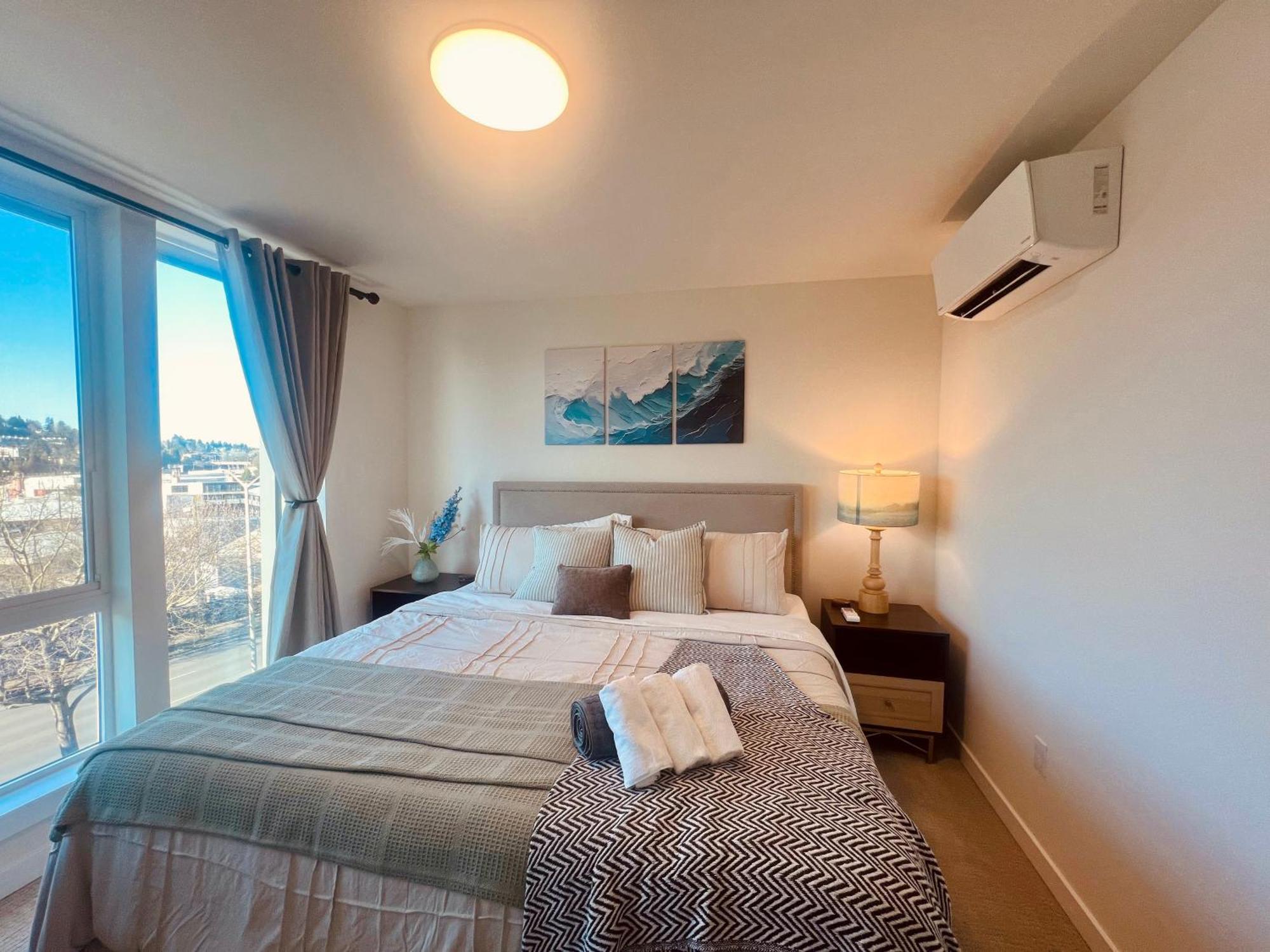 Apartment Luxe & Bright Gem - Prime Location, Roof Deck, View Seattle