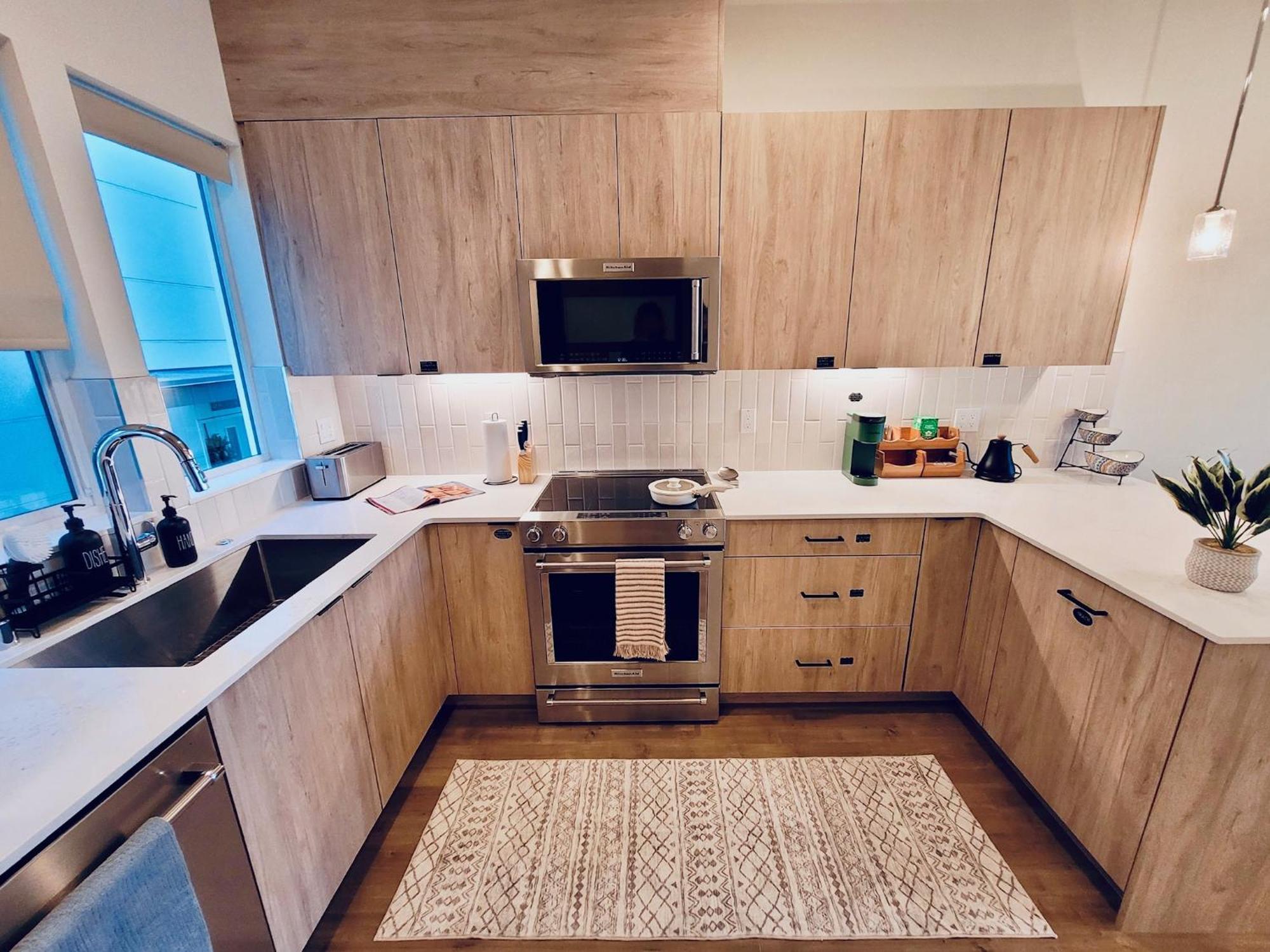 Apartment Luxe & Bright Gem - Prime Location, Roof Deck, View Seattle