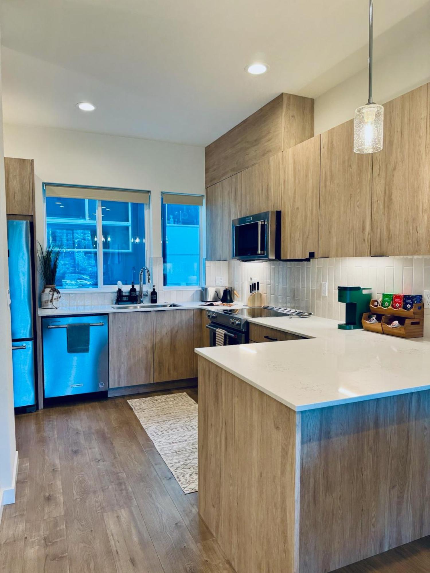 Luxe & Bright Gem - Prime Location, Roof Deck, View * Seattle