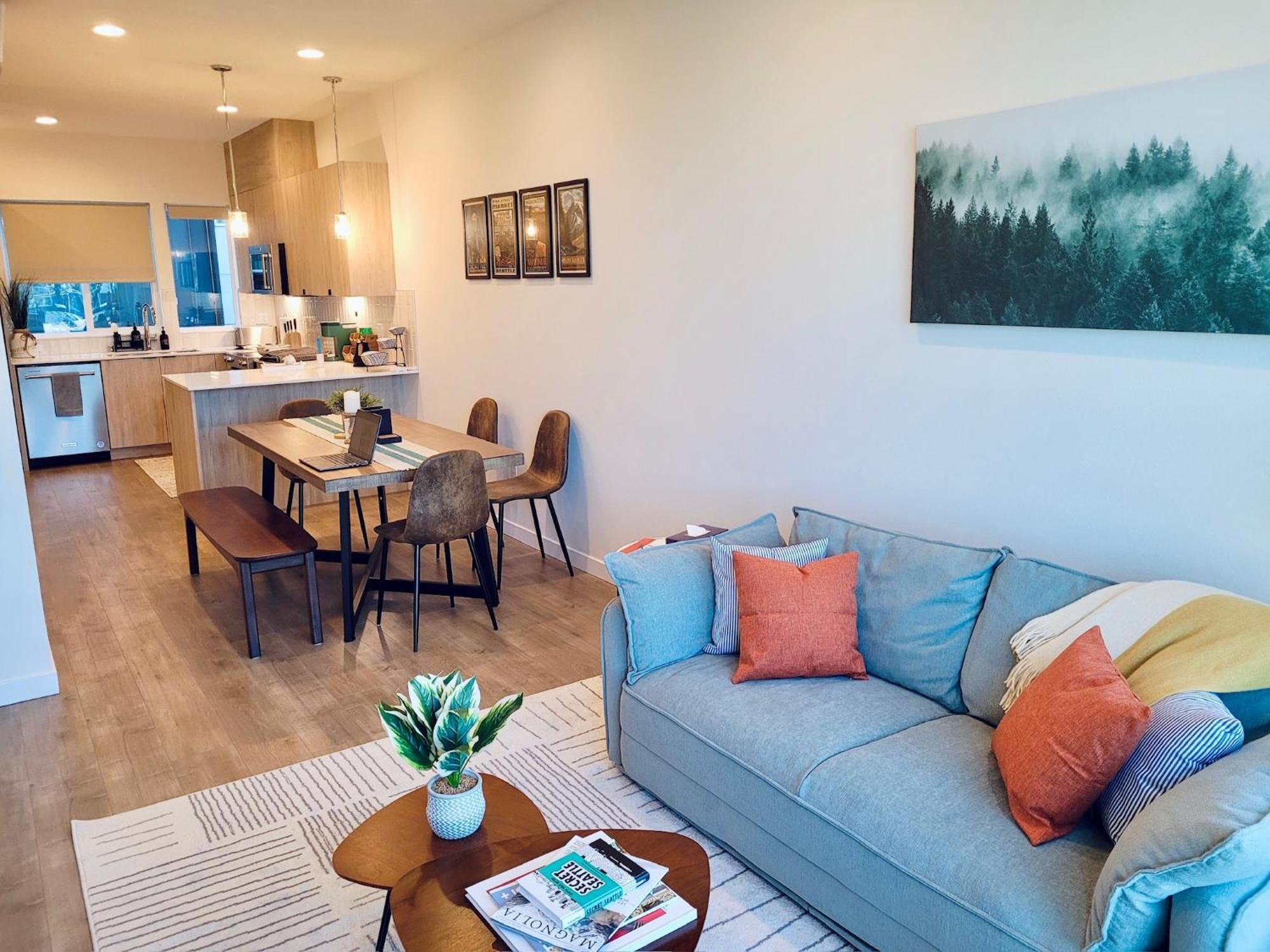 Luxe & Bright Gem - Prime Location, Roof Deck, View