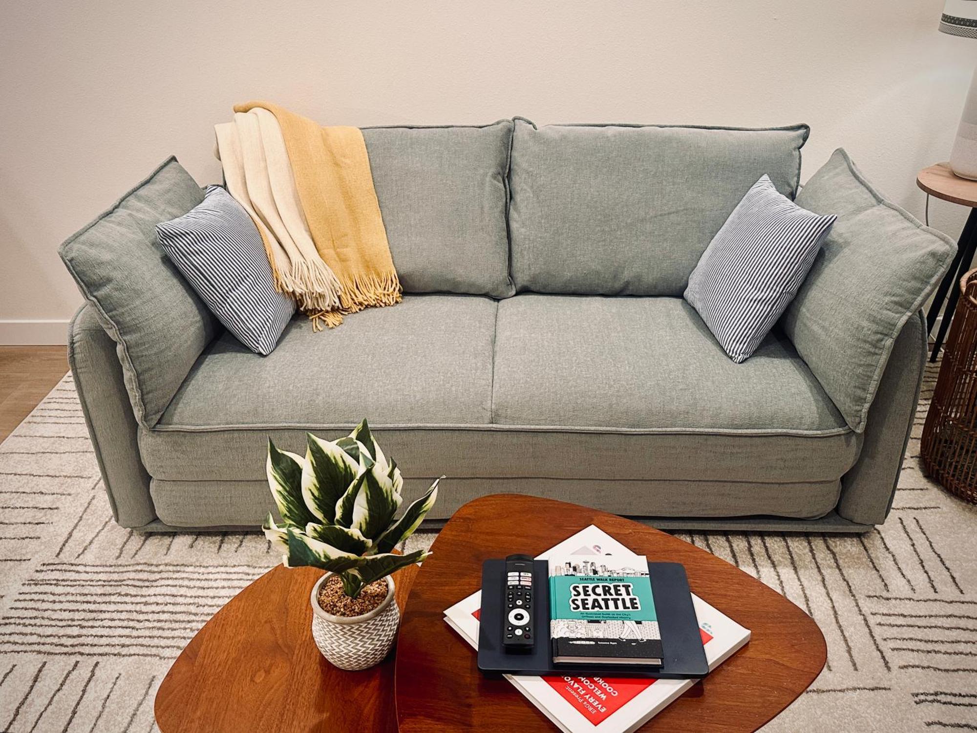 Apartment Luxe & Bright Gem - Prime Location, Roof Deck, View Seattle