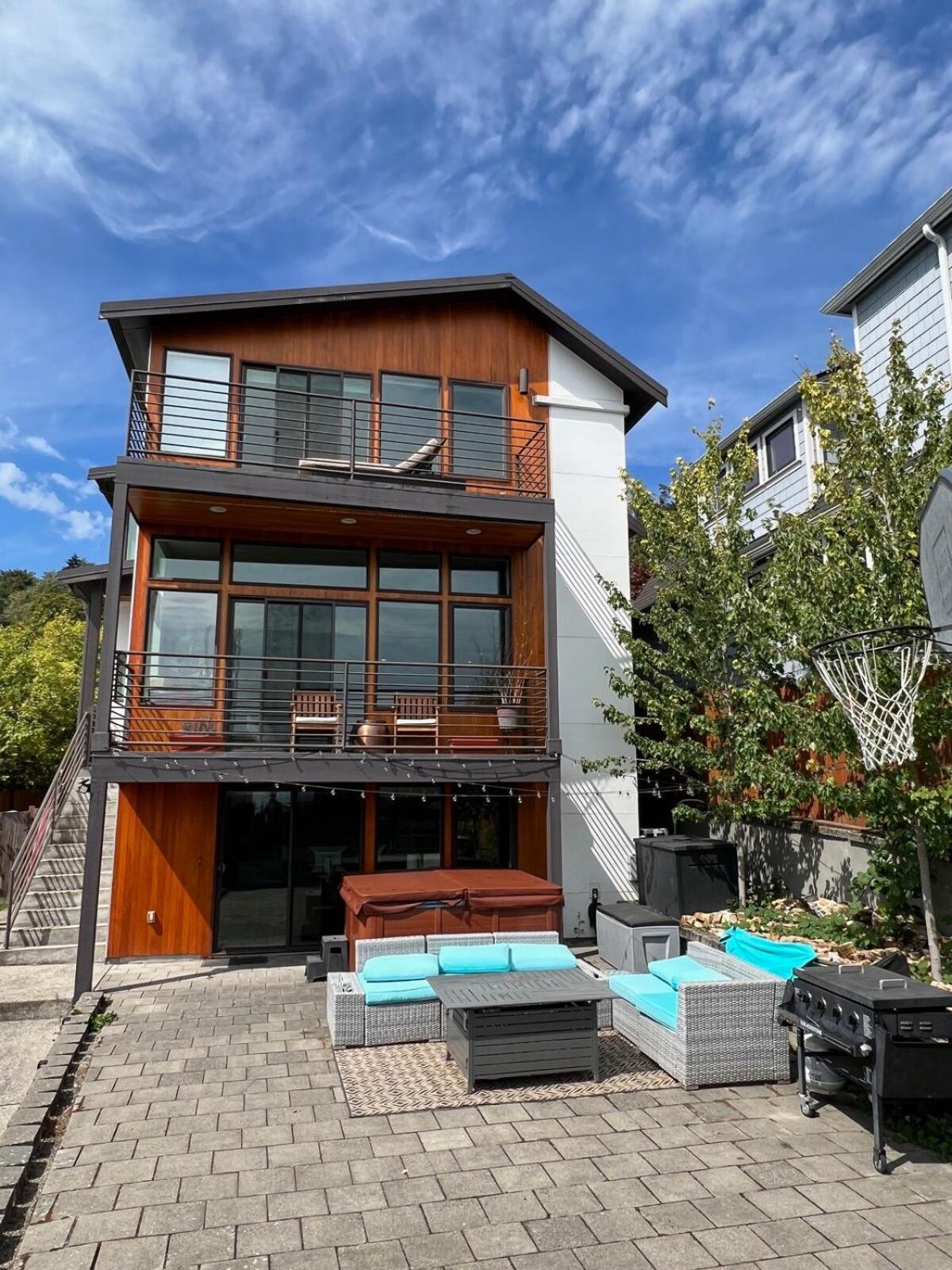 Paradise Perch - Luxury 4000 Sqft House, Amazing Views And Location