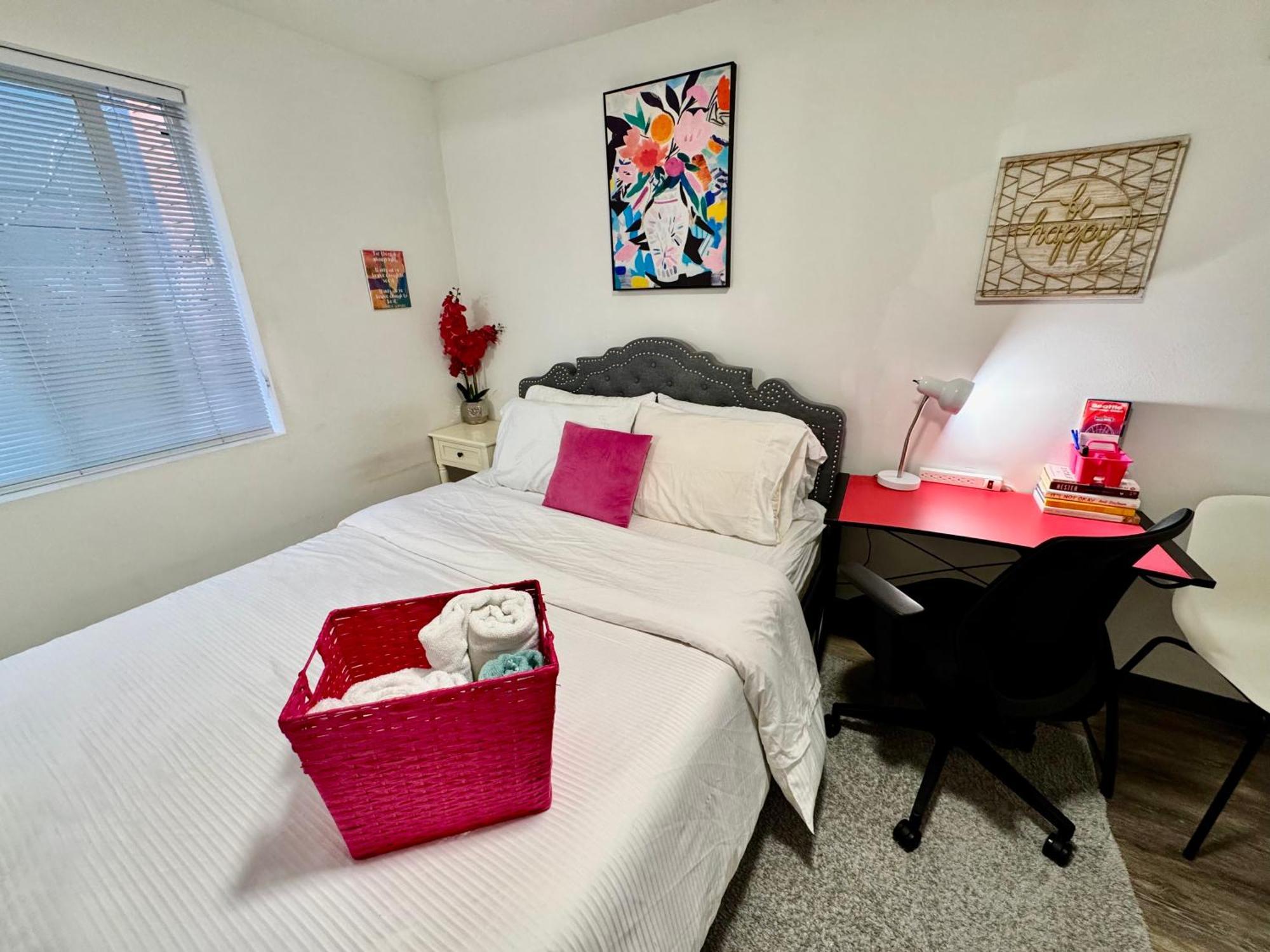 Apartment Micro 10 Minutes Walk To Of Washington *