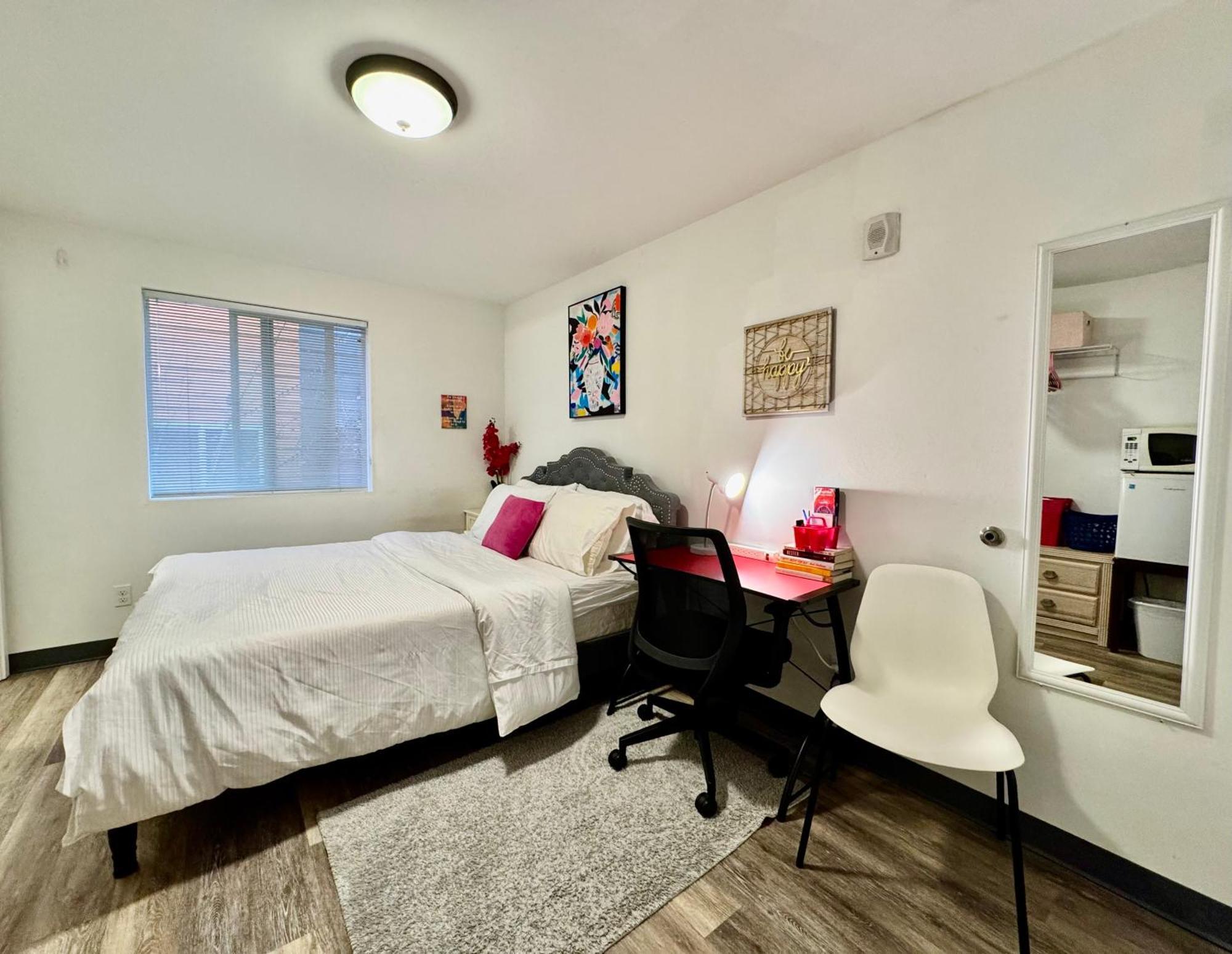 Apartment Micro 10 Minutes Walk To Of Washington