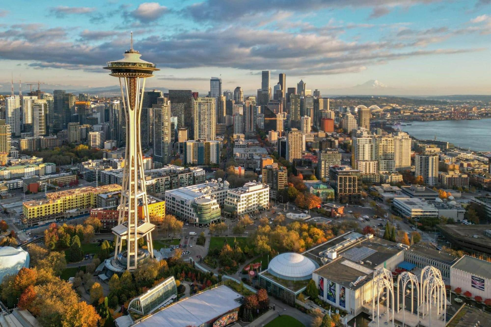 Spacious 1 Bed + // Free Parking // Zen Patio Seattle