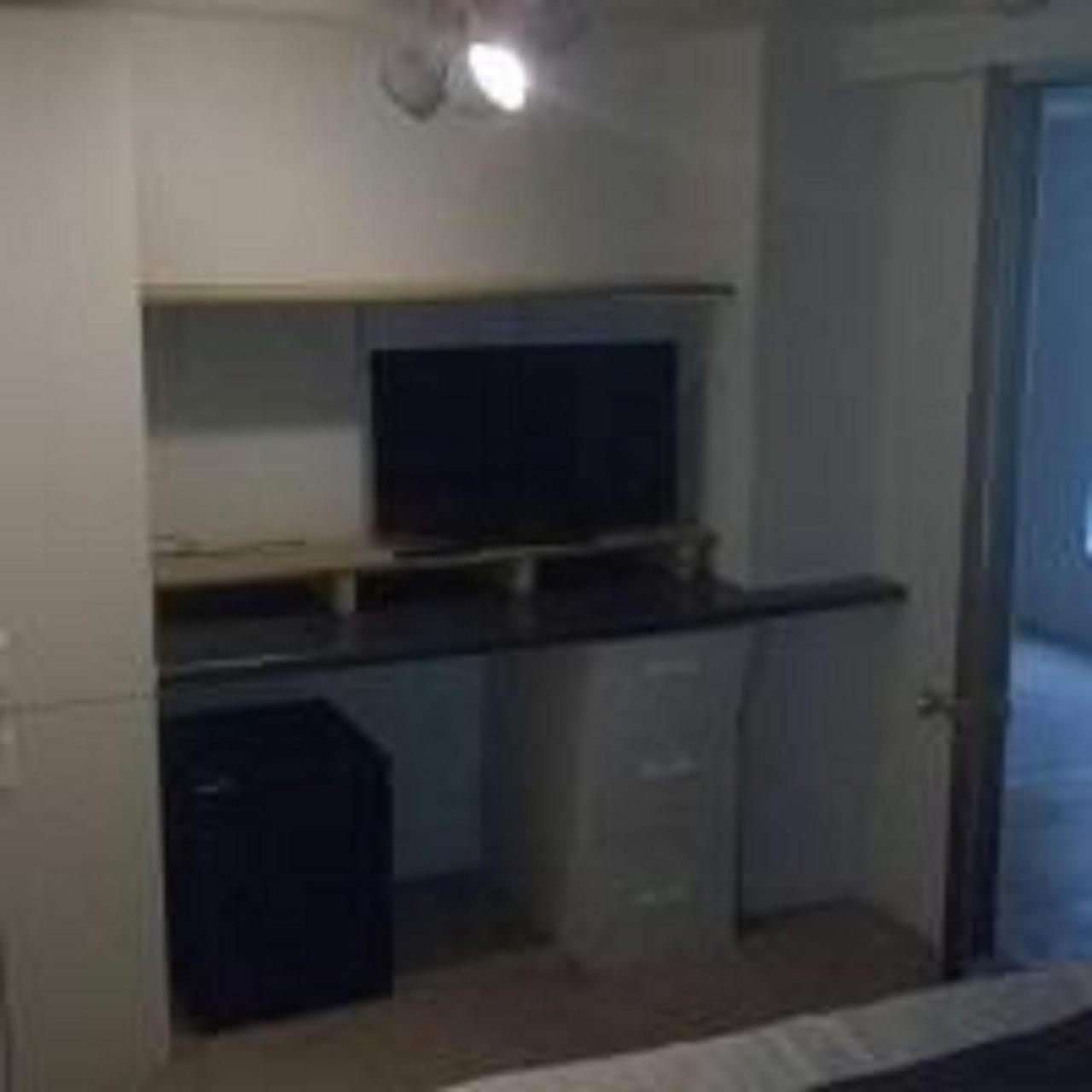 Apartment Private Entrance Your Own Near Uw *