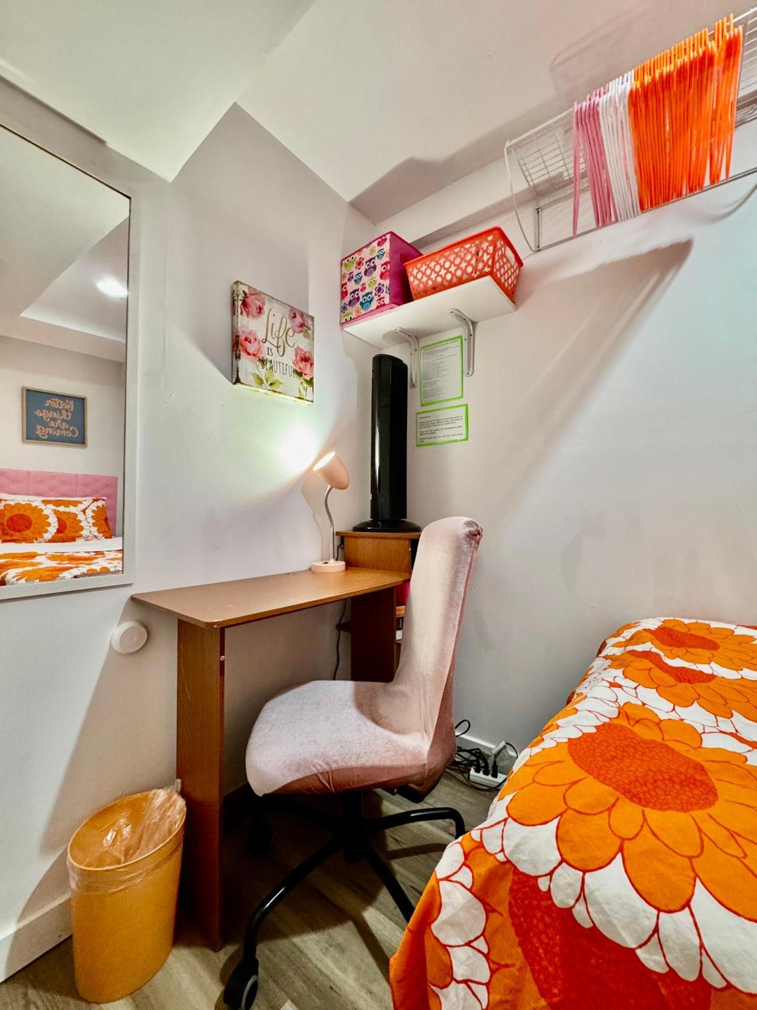 Tiny Private On The 1st Floor With Shared Bathroom 9 Minutes To Seatac Airport * Seattle