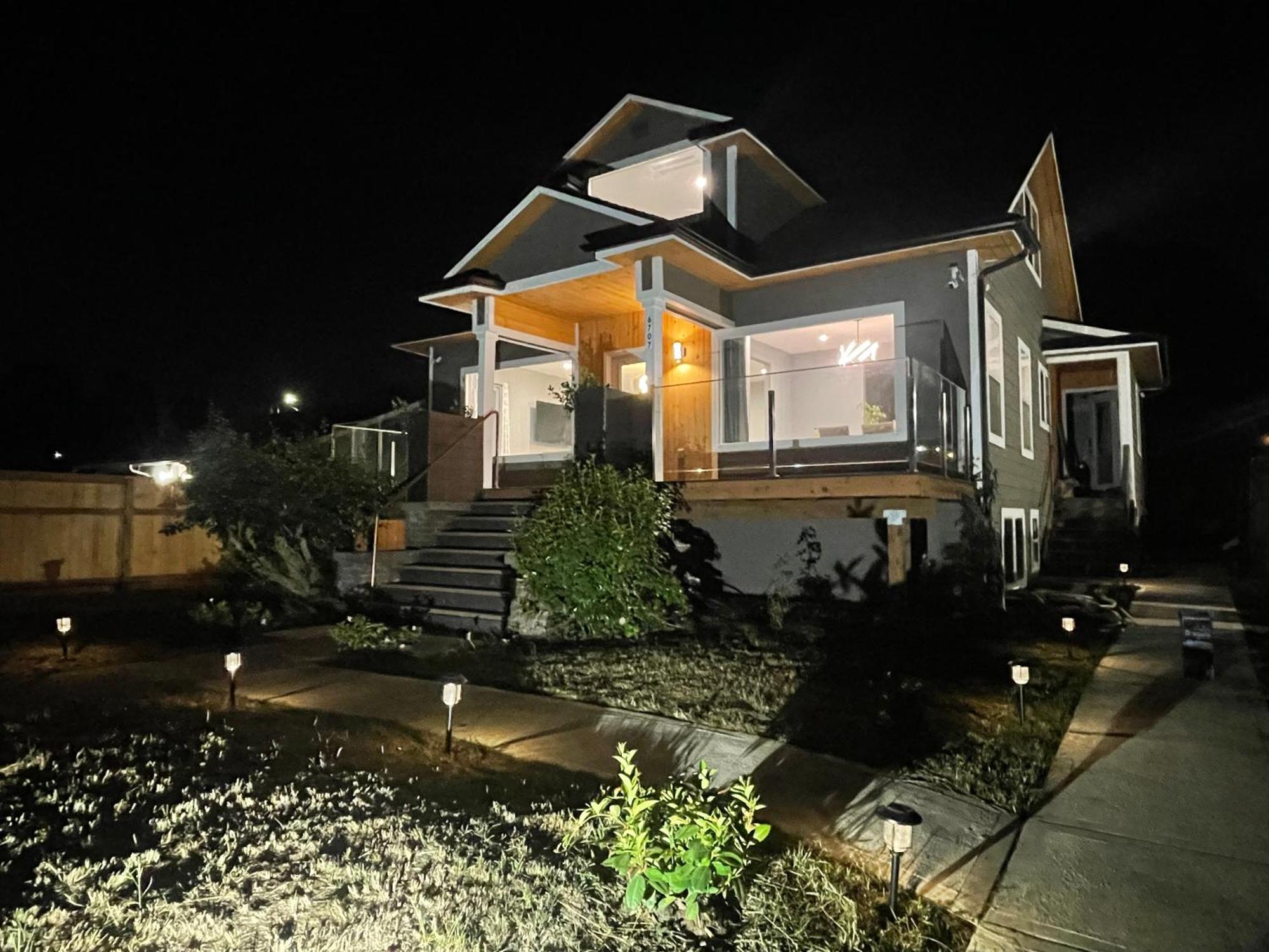 1st Line C Full Modern Remodeled Seattle