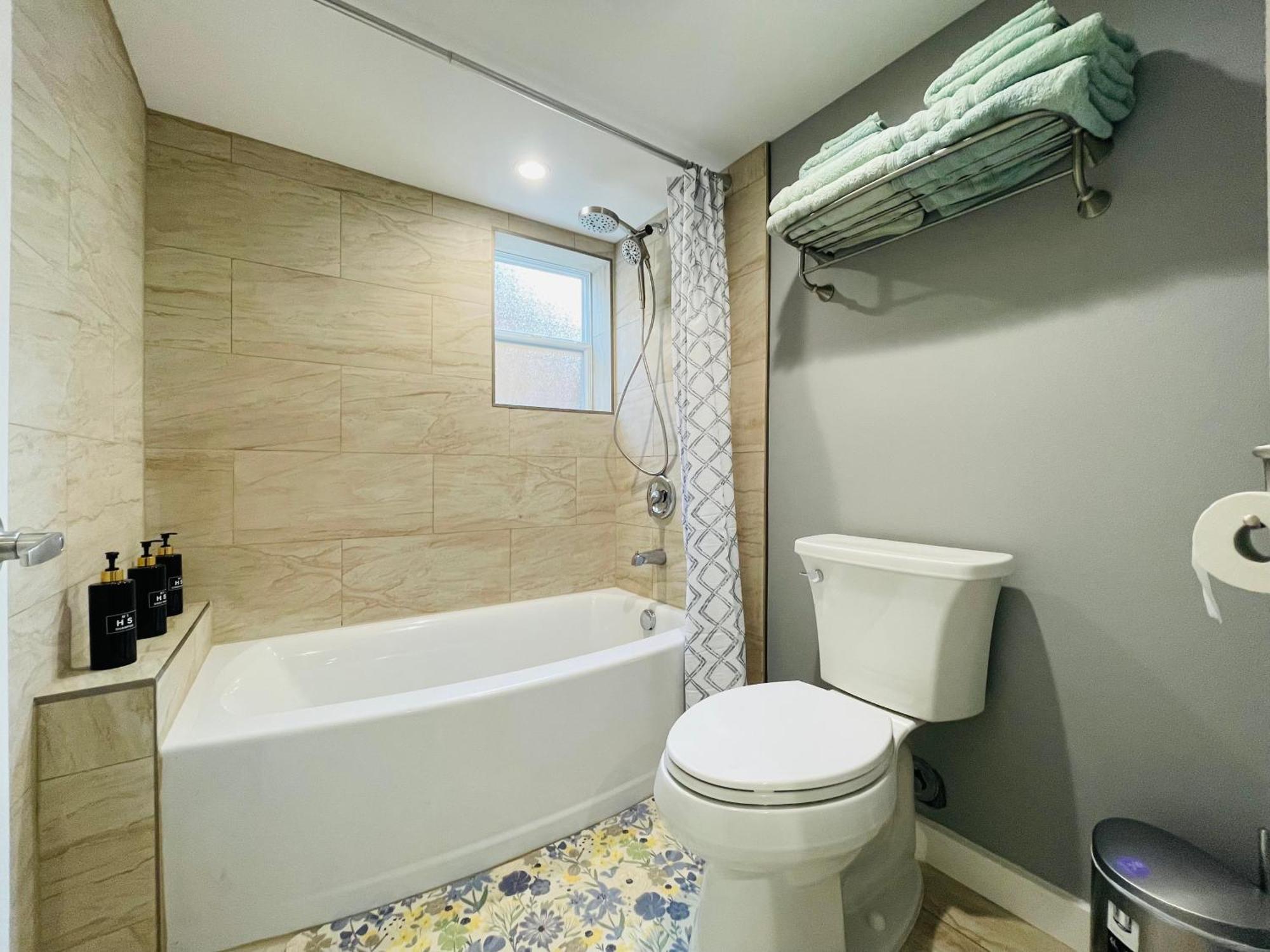 1st Line C Full Modern Remodeled Villa Seattle