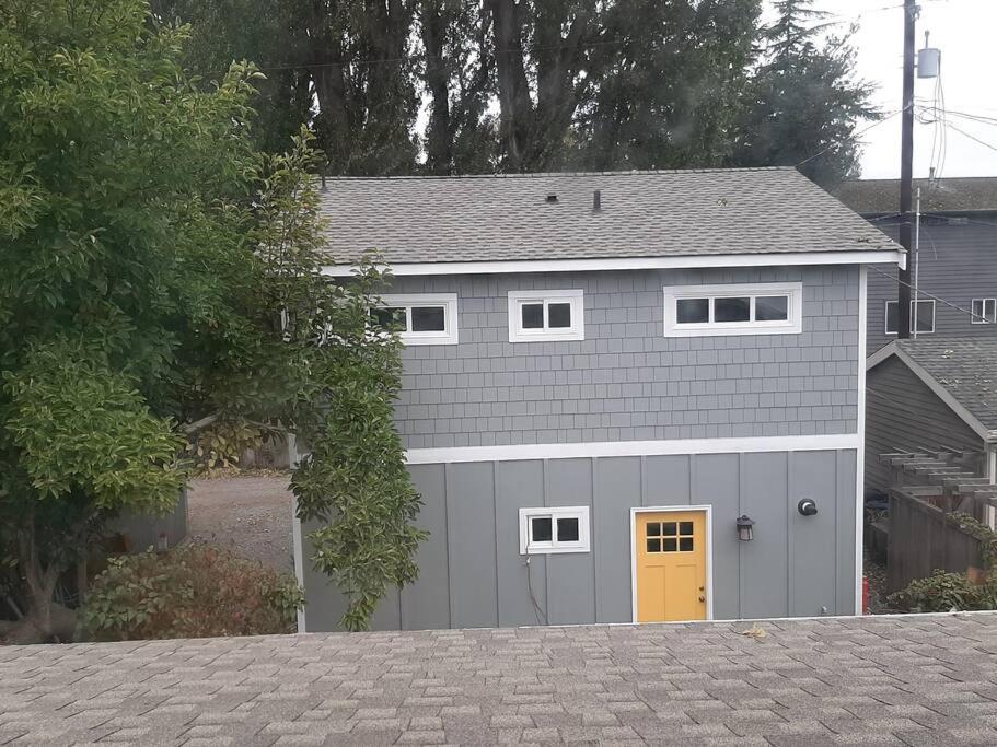 Alki Cottage, New, 2 Bedrooms, 2 Bathrooms, Near Beach, Ac, Wd, Parking * Seattle