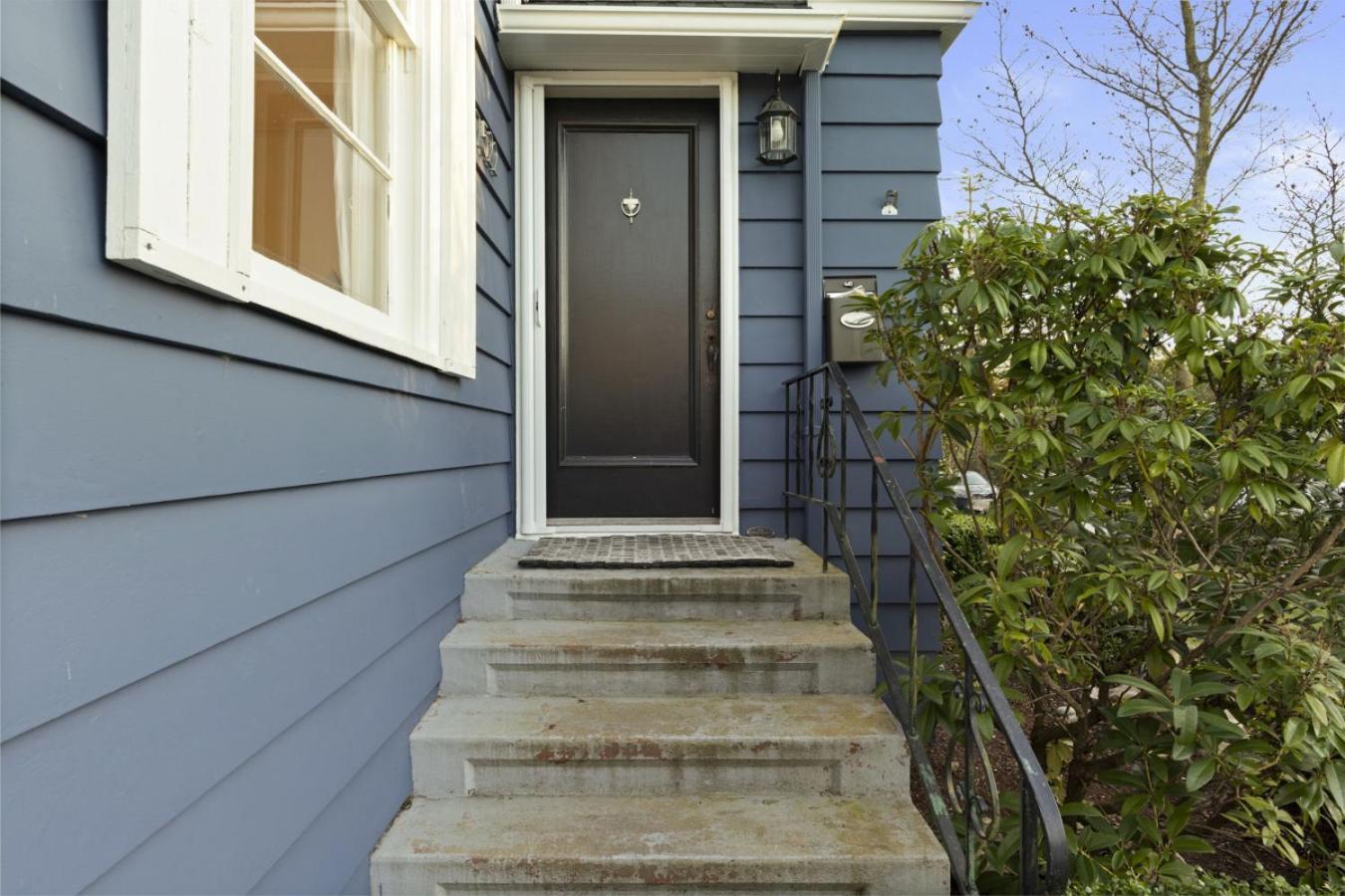 3br 2ba Ballard Blue,